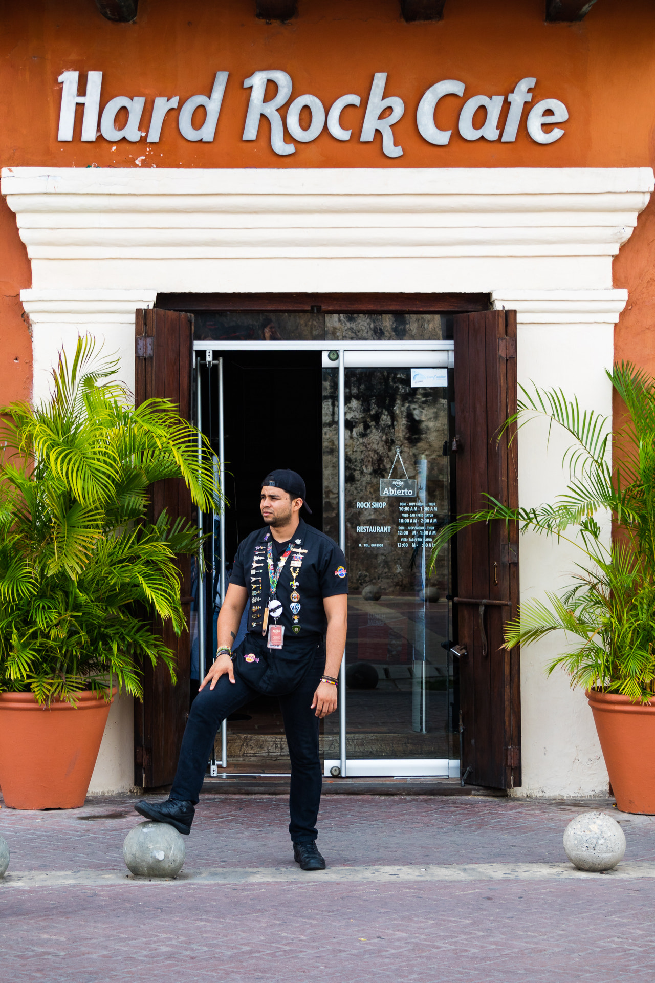 Canon EOS M3 sample photo. Hard rock cafe photography