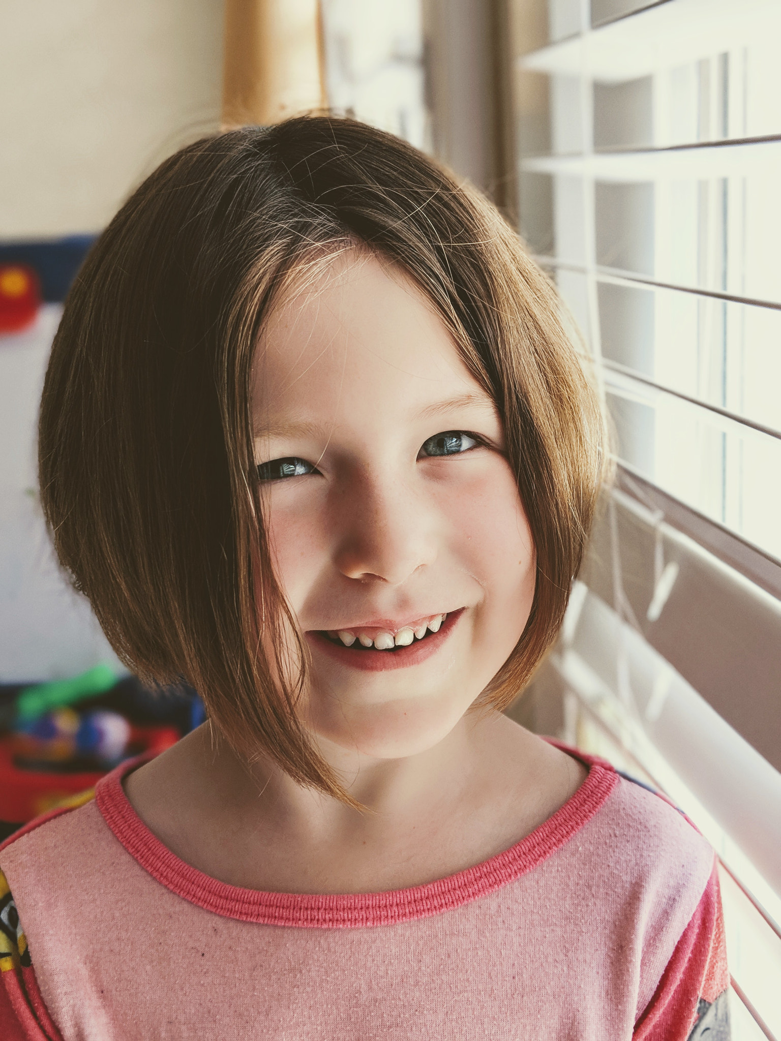 Google Pixel 2 XL sample photo. Daughter in natural light photography