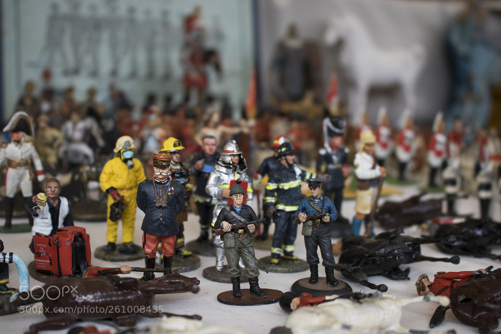 Canon EOS 750D (EOS Rebel T6i / EOS Kiss X8i) sample photo. War of toys photography