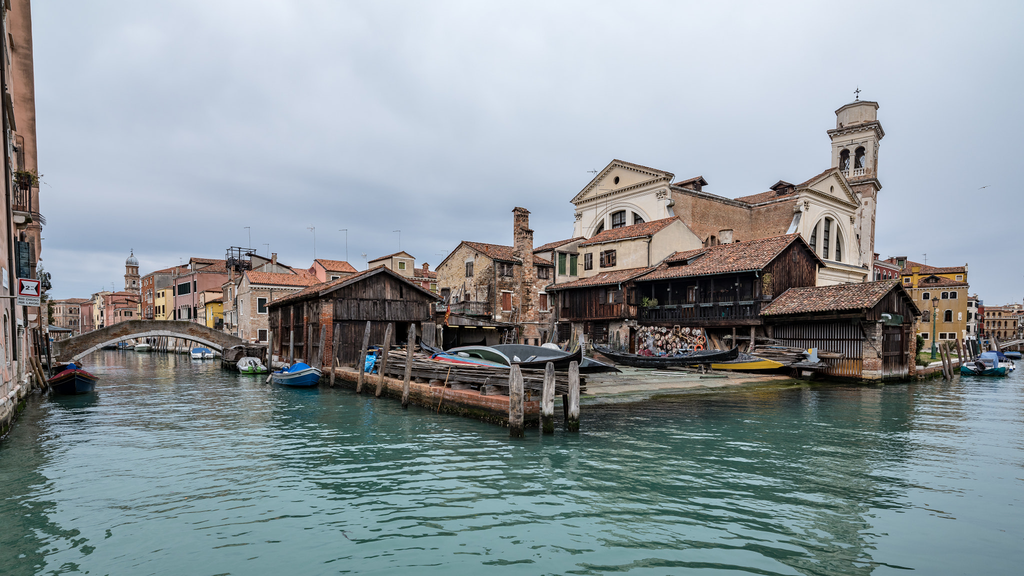 Fujifilm GFX 50S sample photo. Venedig gondelwerkstatt photography