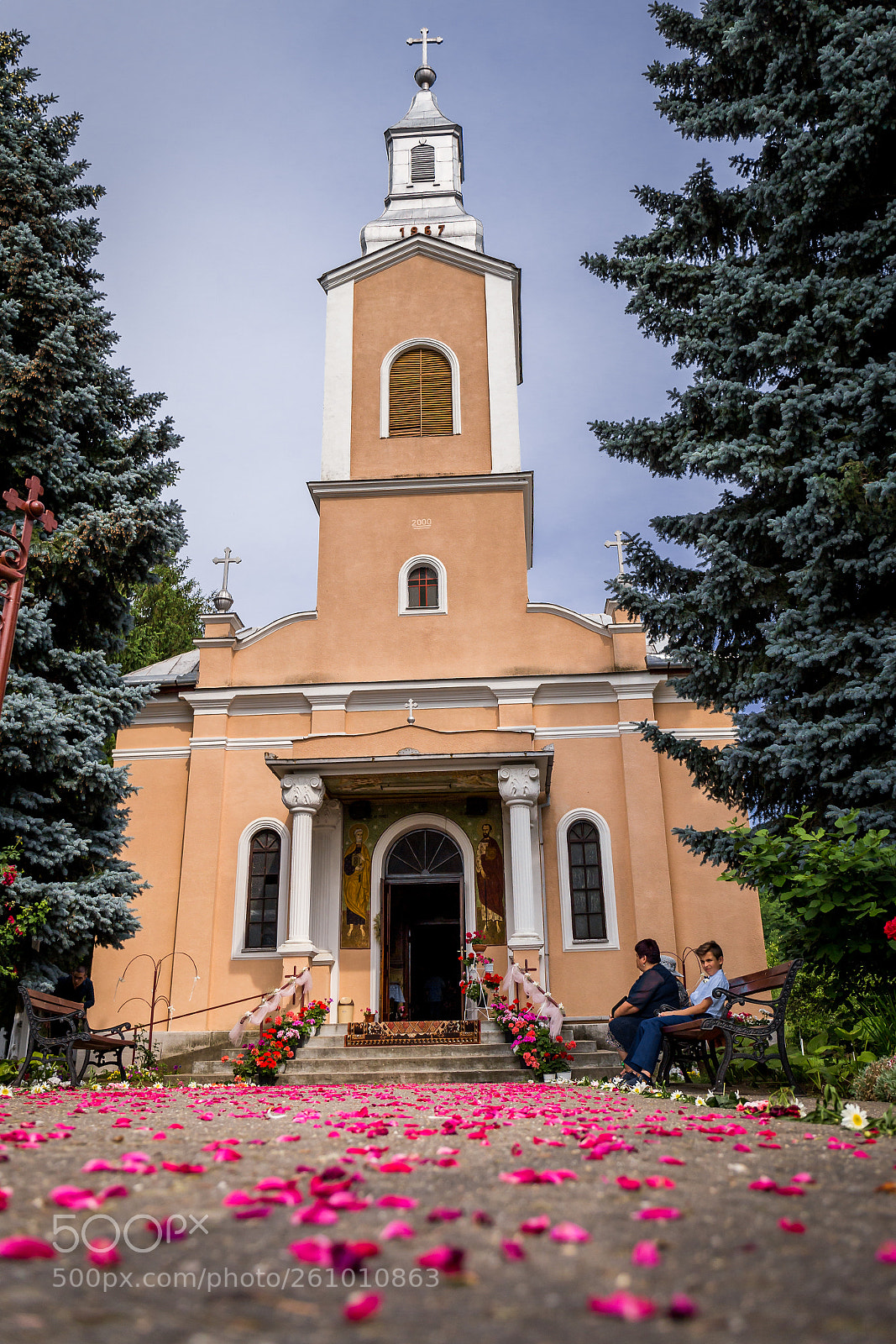 Canon EOS 6D sample photo. Biserica in sarbatoare photography