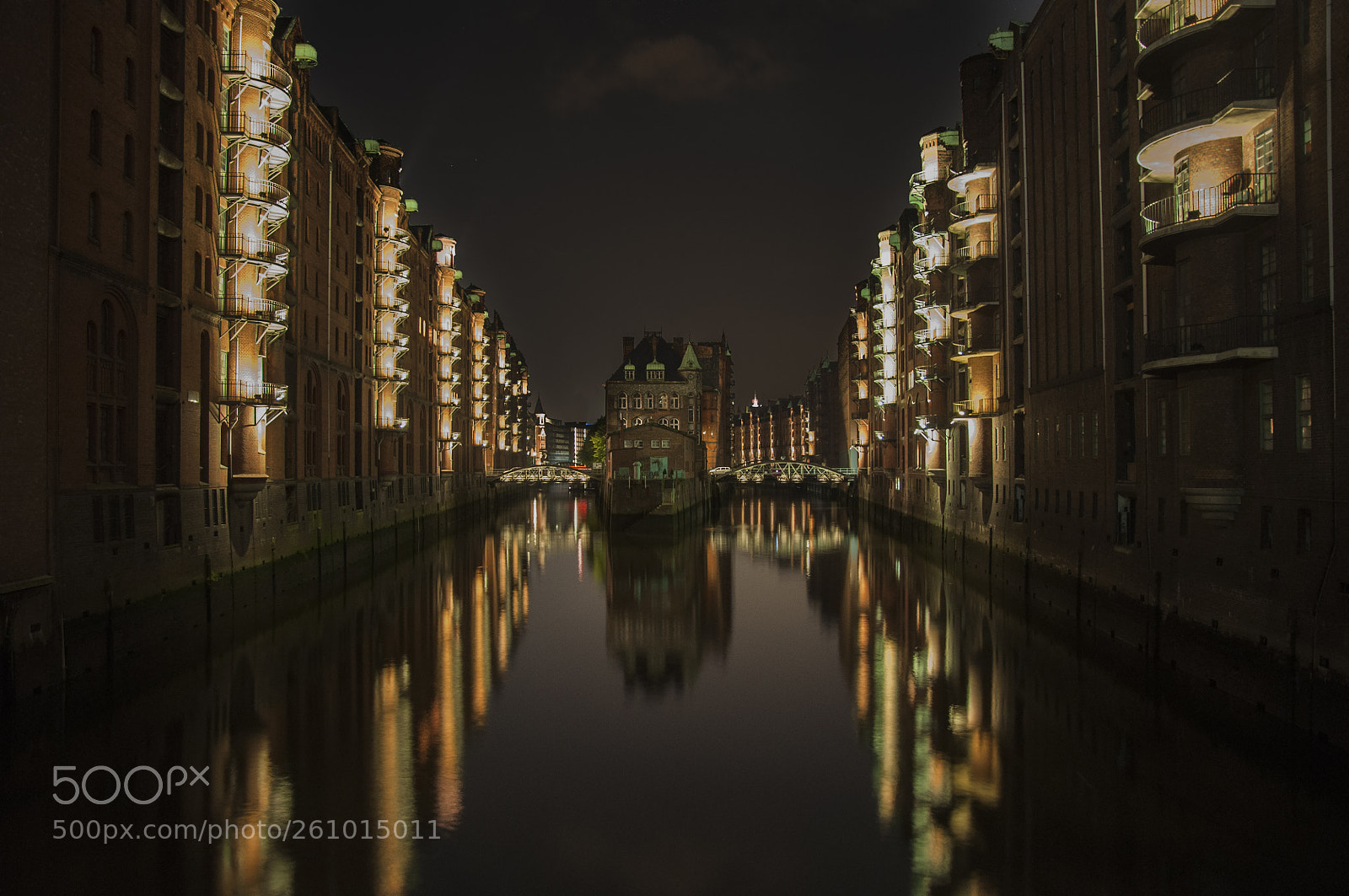 Nikon D90 sample photo. Watercastle and stock city photography