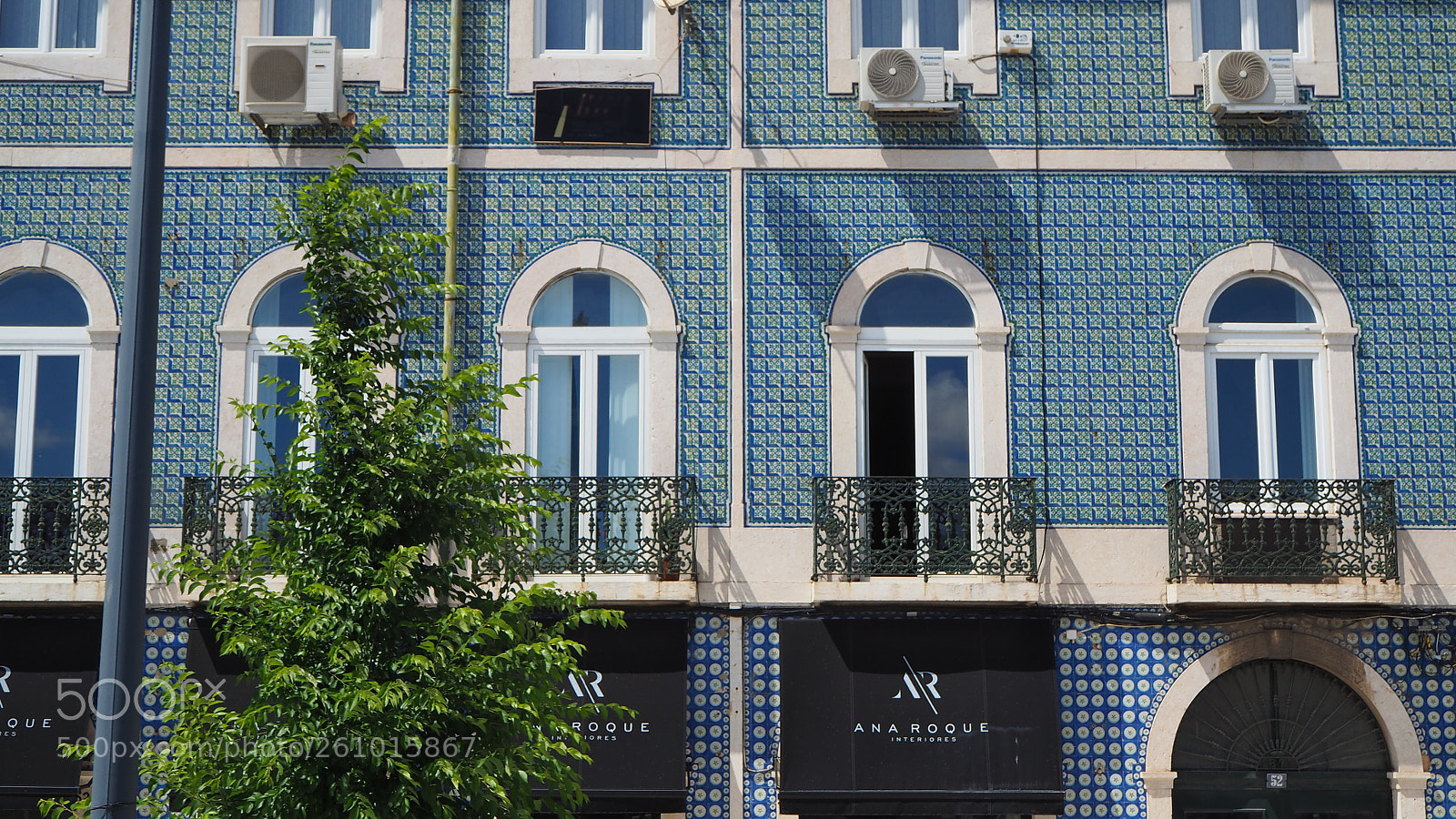 Olympus OM-D E-M10 II sample photo. Tiles in lisboa photography