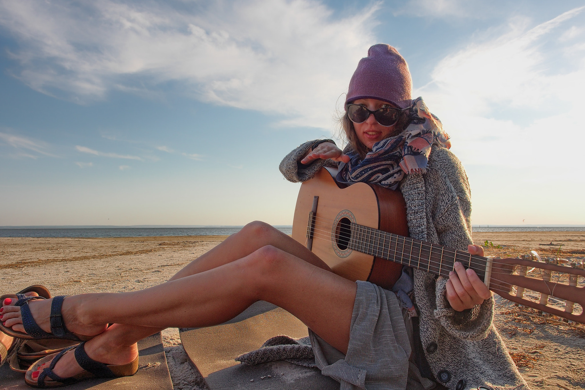 Olympus PEN E-PL5 sample photo. Paulina with guitar on the seashore photography