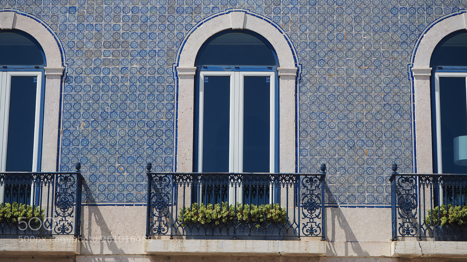 Olympus OM-D E-M10 II sample photo. Tiles in lisboa photography