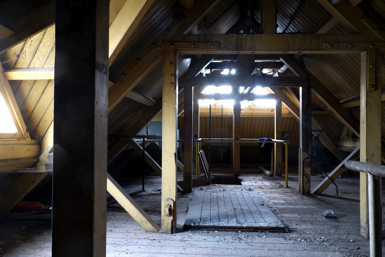 Fujifilm X-E2 sample photo. The yellow room photography