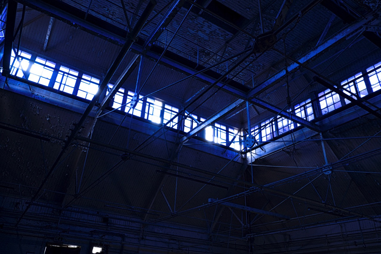 Fujifilm X-E2 sample photo. The blue room photography
