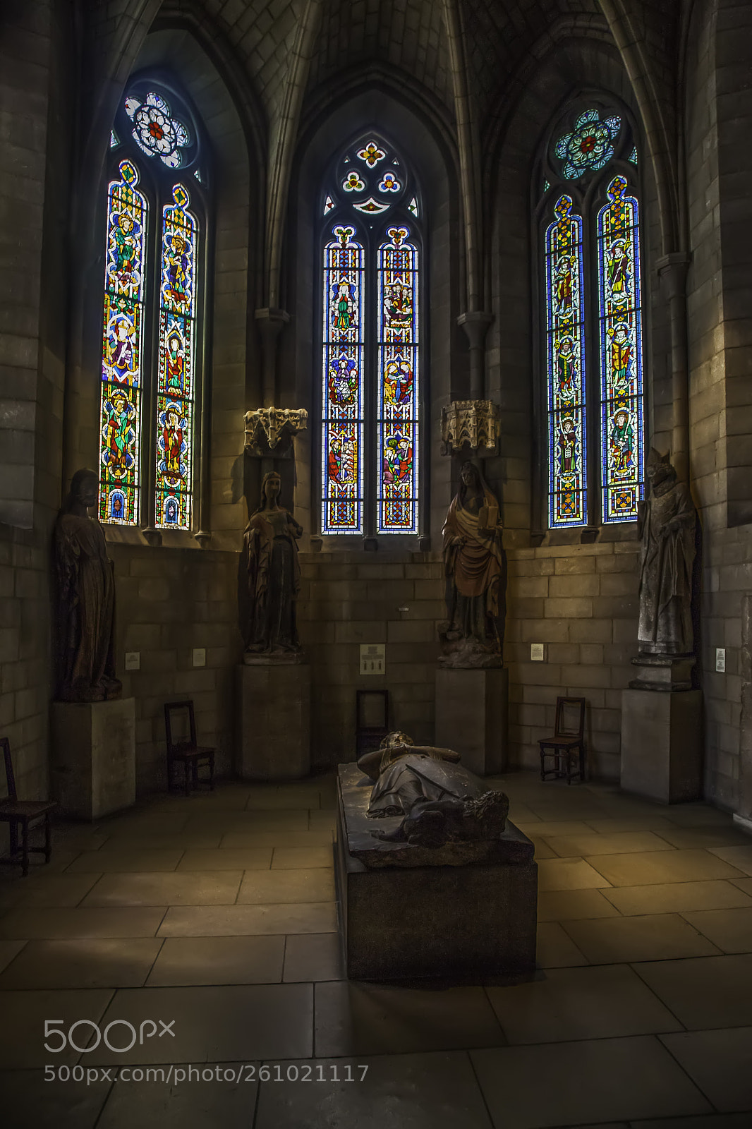 Canon EOS 5D Mark II sample photo. Cloister's mausoleum photography