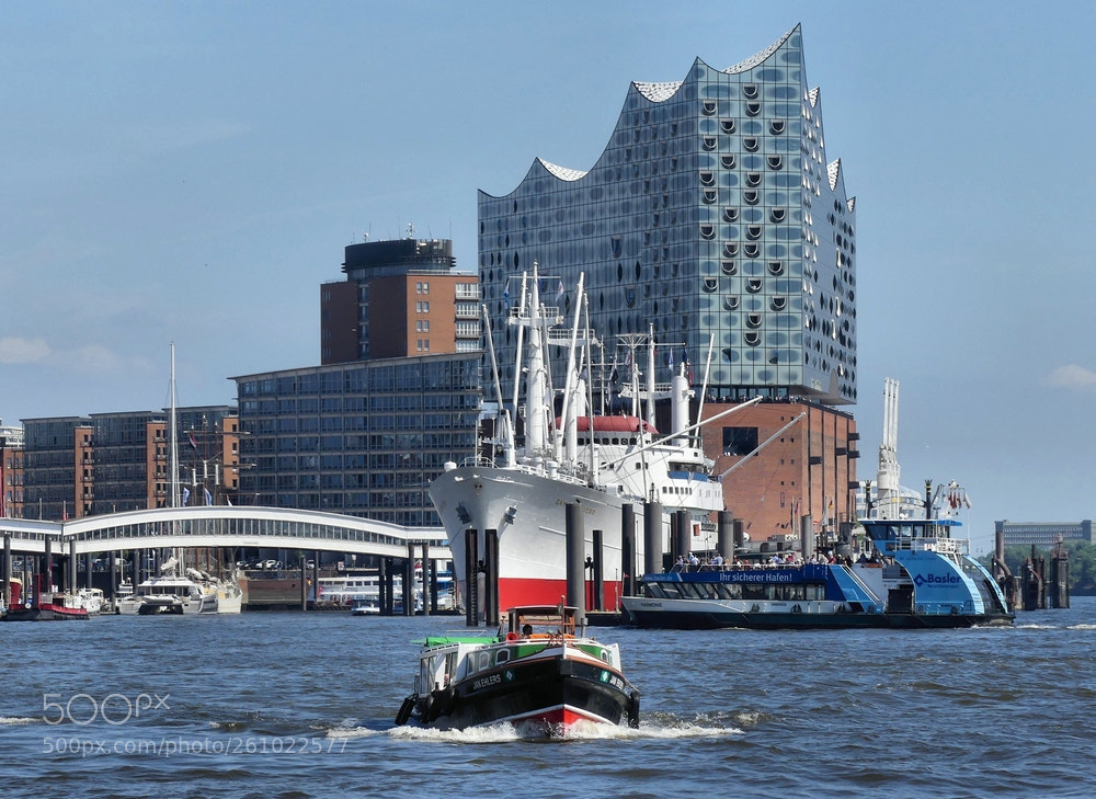 Panasonic Lumix DMC-FZ300 sample photo. Hamburg photography