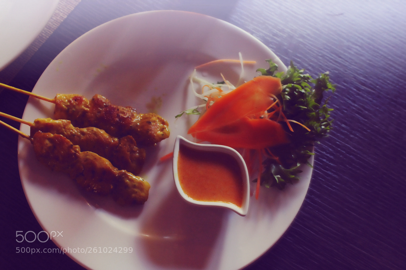 Canon EOS 1200D (EOS Rebel T5 / EOS Kiss X70 / EOS Hi) sample photo. Thai minimal photography
