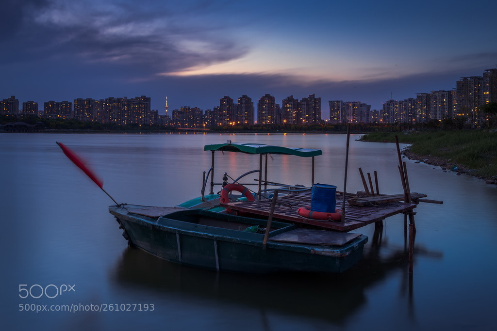 Canon EOS 6D Mark II sample photo. Night photography