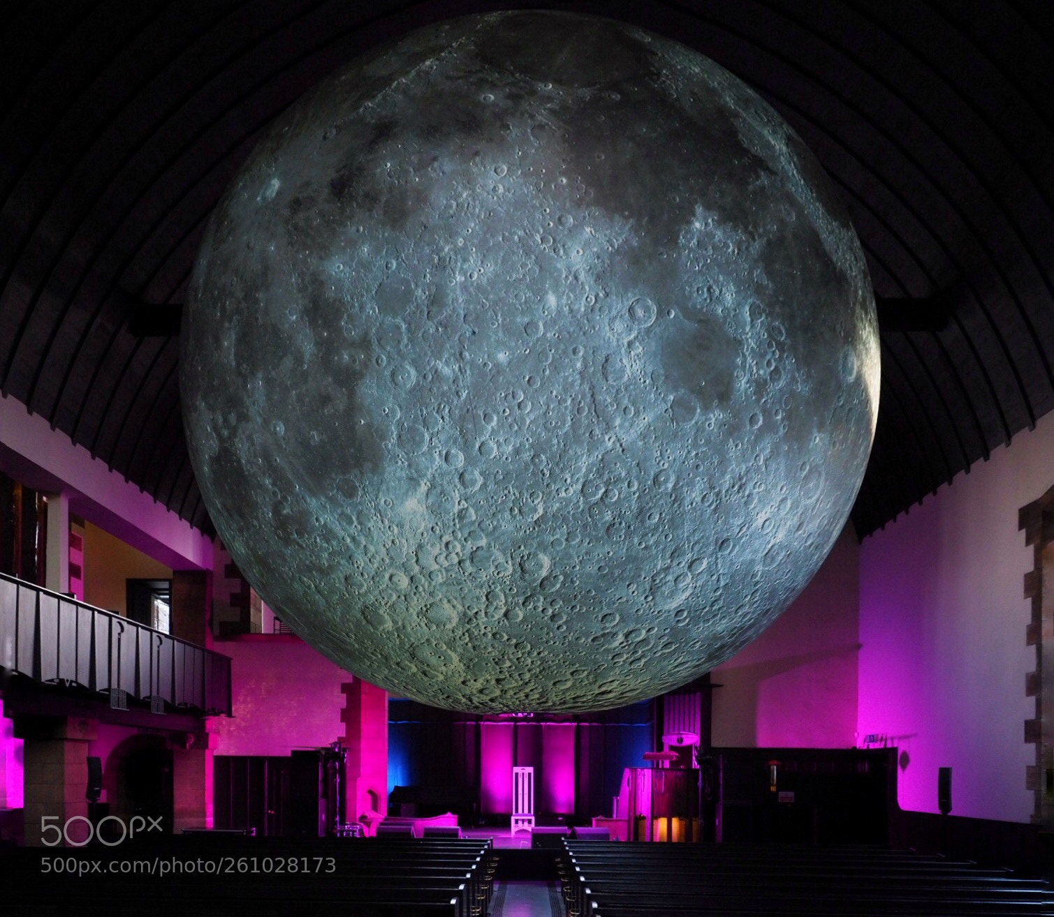 Olympus OM-D E-M1 Mark II sample photo. Museum of the moon photography
