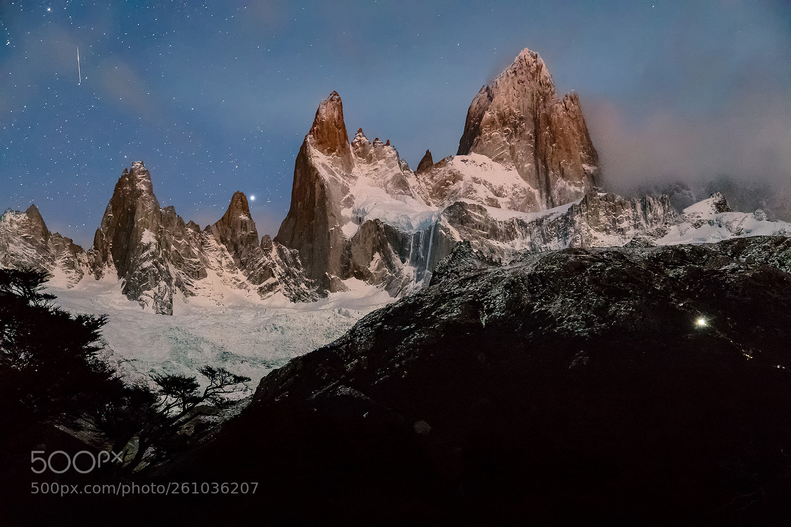 Canon EOS 5D Mark IV sample photo. The walk before dawn. photography