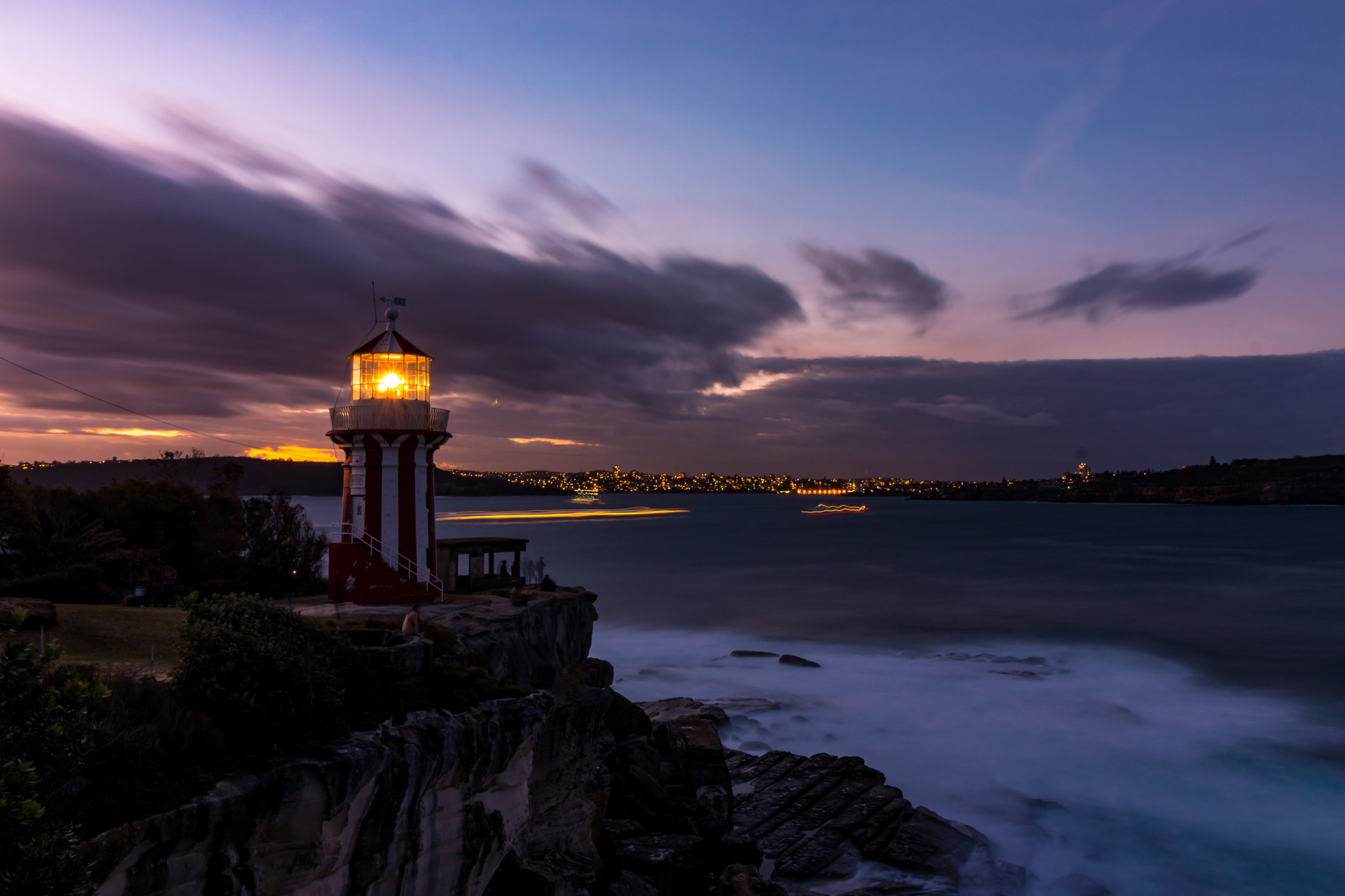 Canon EOS 800D (EOS Rebel T7i / EOS Kiss X9i) sample photo. Light house night photography
