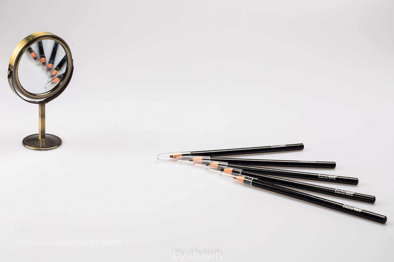 Canon EOS 5D Mark IV sample photo. Eyebrow pencil photography