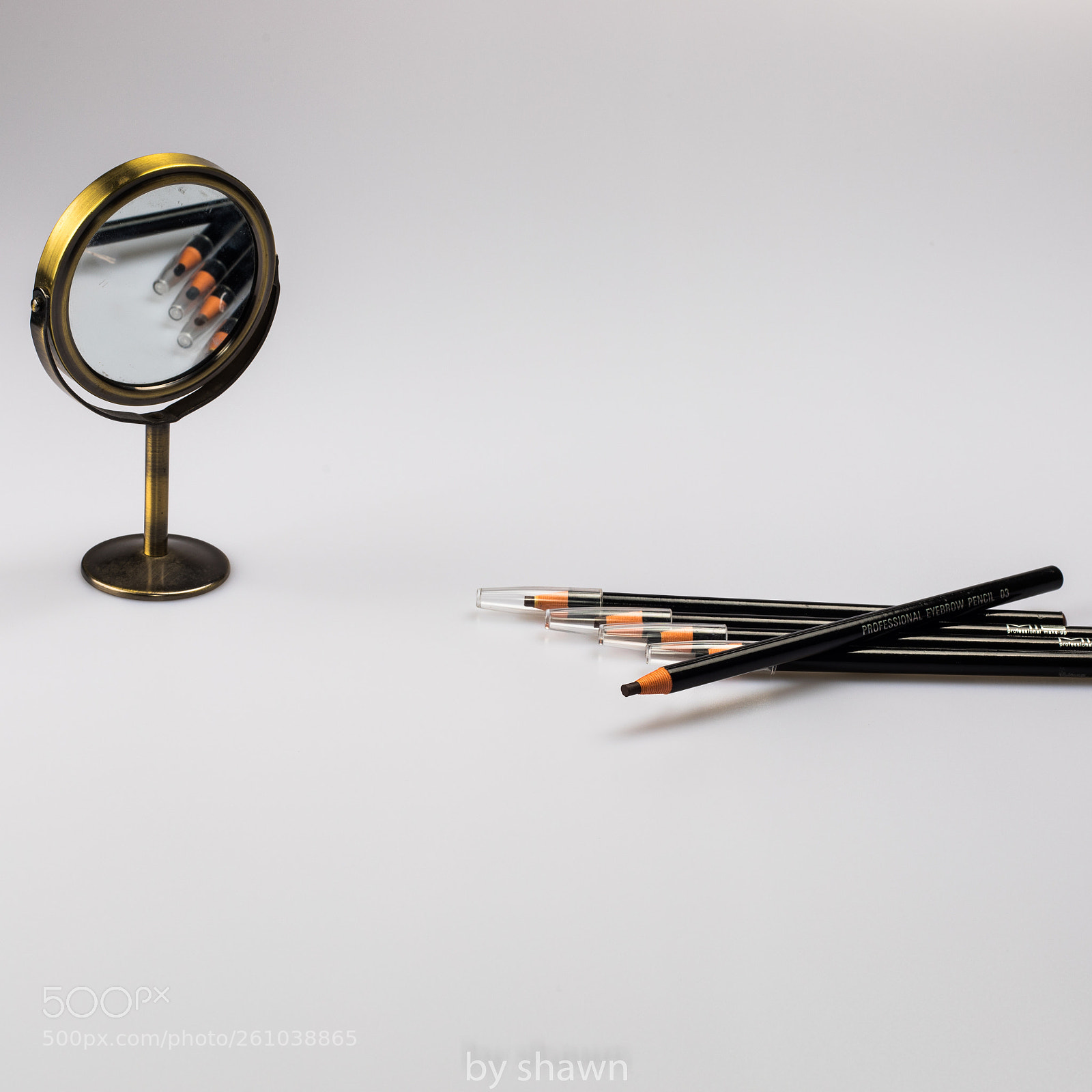 Canon EOS 5D Mark IV sample photo. Eyebrow pencil photography
