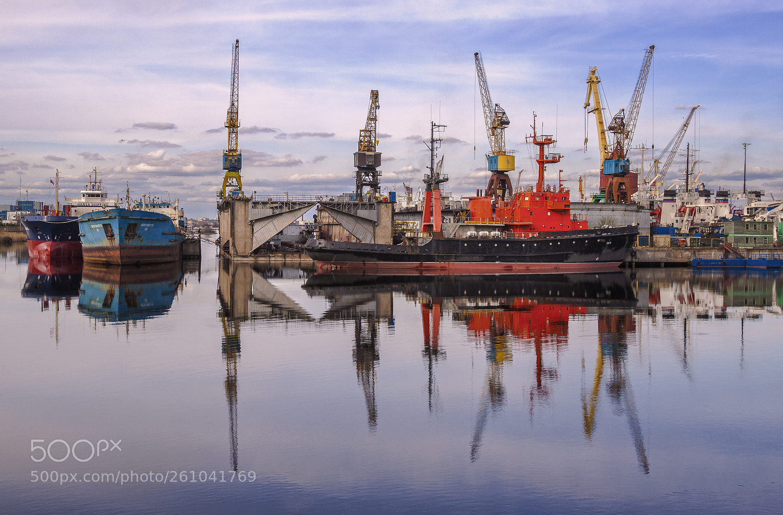 Canon EOS 500D (EOS Rebel T1i / EOS Kiss X3) sample photo. Calm. ships and docks photography