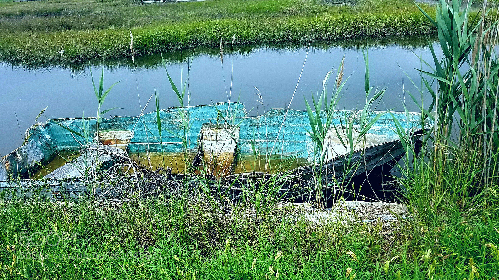 Samsung Galaxy S7 sample photo. An abandoned boat photography