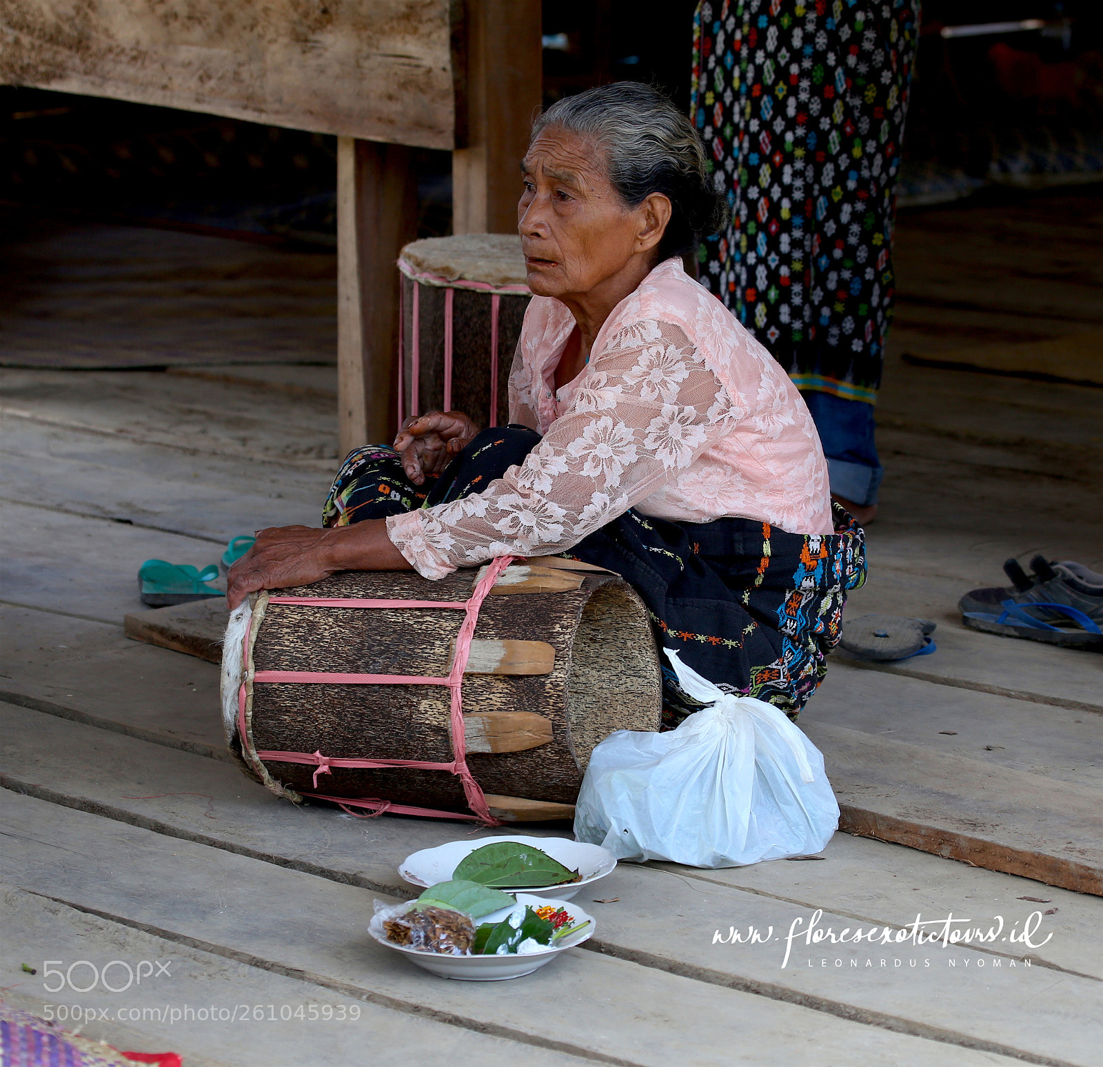 Canon EOS 6D sample photo. An elderly mom in photography