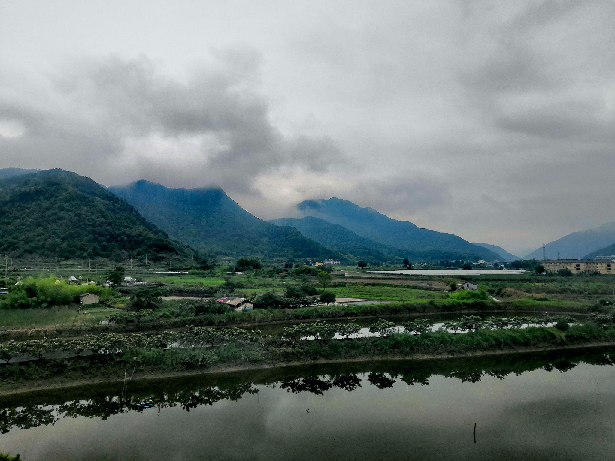HUAWEI Honor 10 sample photo. Green hills and blue waters ，2-- beautiful country scene photography