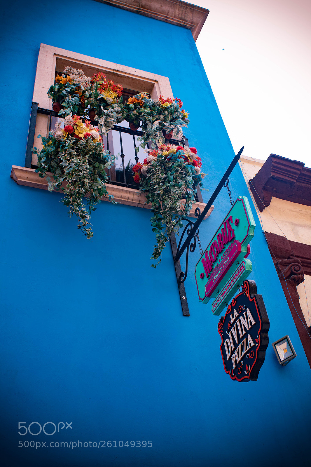 Canon EOS 1300D (EOS Rebel T6 / EOS Kiss X80) sample photo. Callejón del arte photography