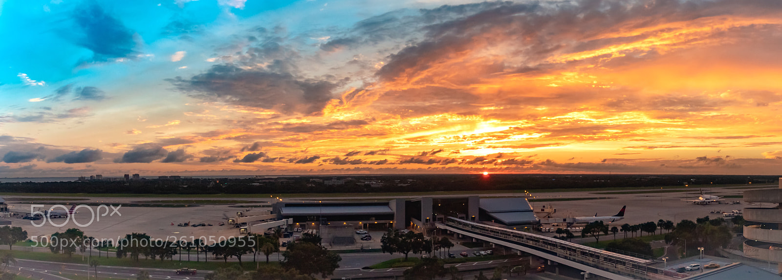 Canon EOS 1300D (EOS Rebel T6 / EOS Kiss X80) sample photo. Tampa international airport sunsets photography