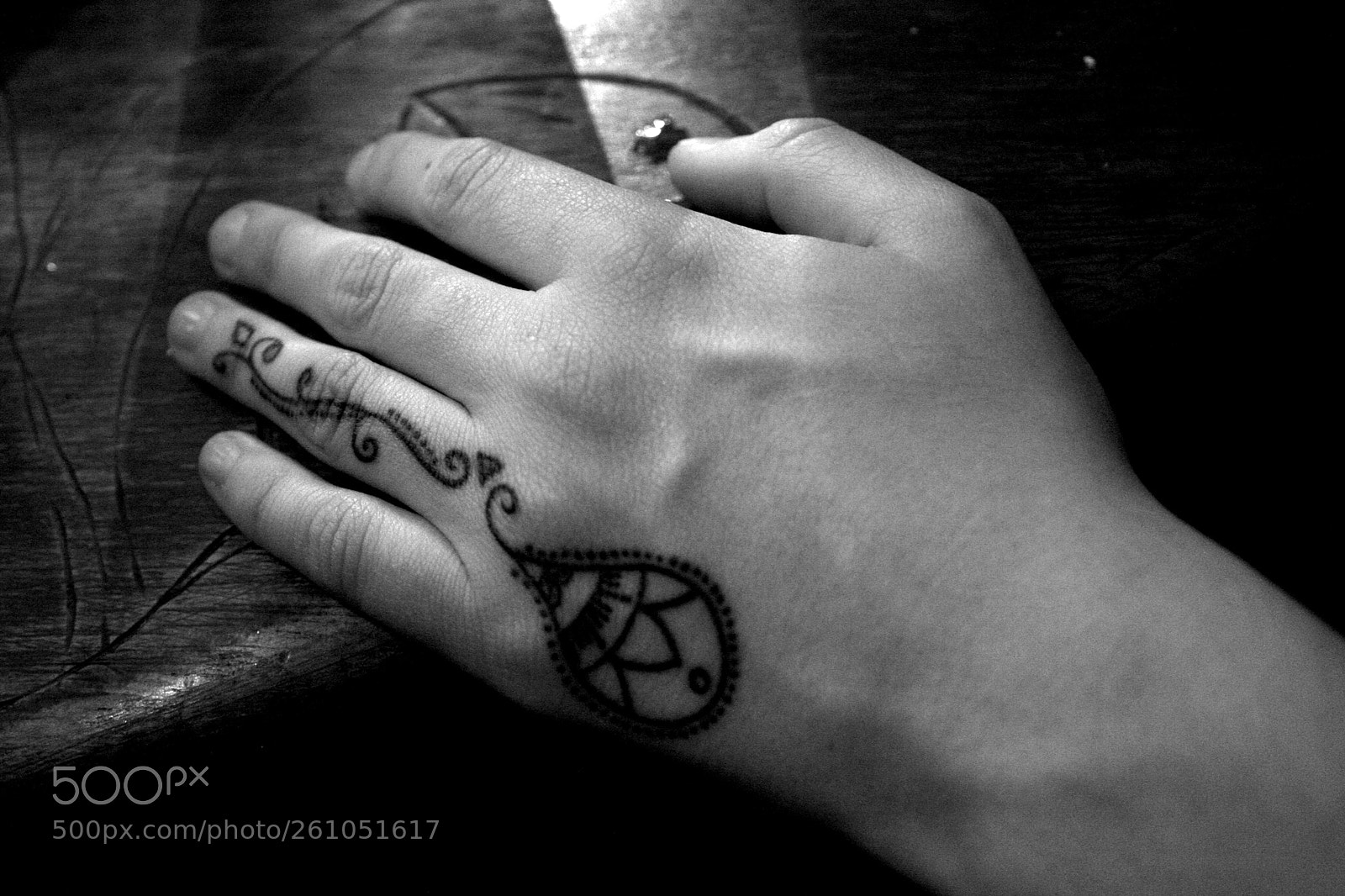 Canon EOS 350D (EOS Digital Rebel XT / EOS Kiss Digital N) sample photo. Hands photography