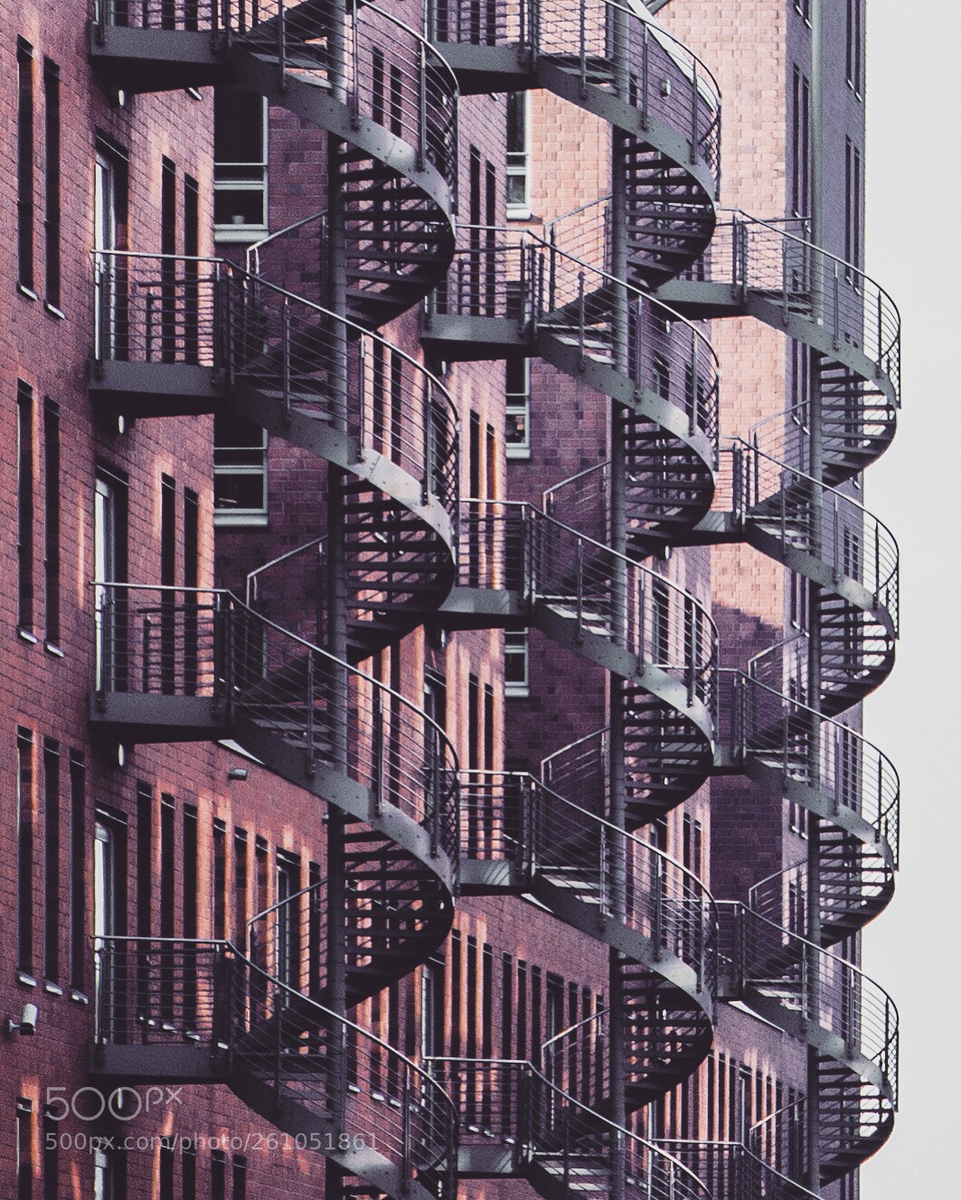 Canon EOS 5D Mark IV sample photo. Spiraling - speicherstadt photography