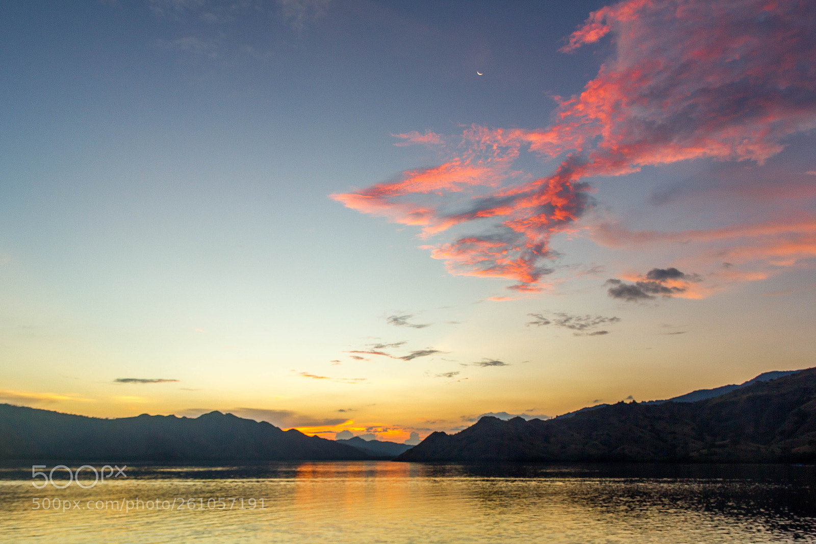 Canon EOS 550D (EOS Rebel T2i / EOS Kiss X4) sample photo. Sunset of dragon photography
