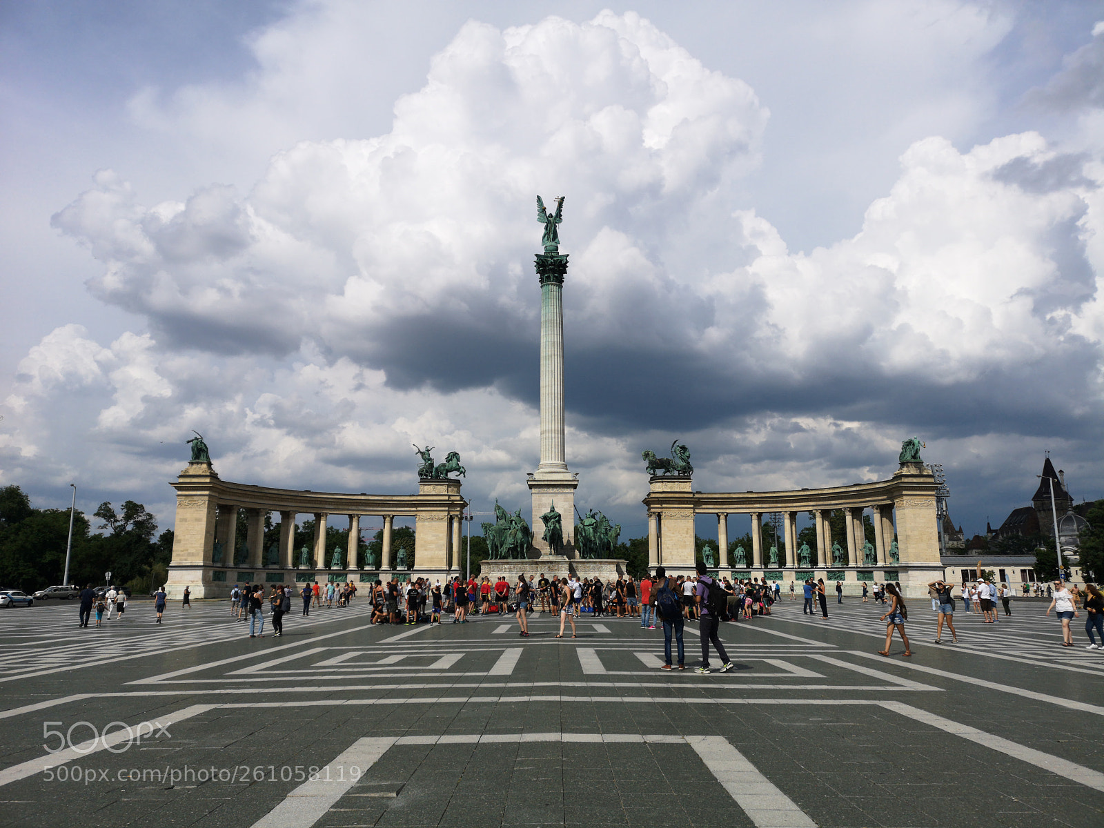 HUAWEI CLT-L29 sample photo. Heroes square photography