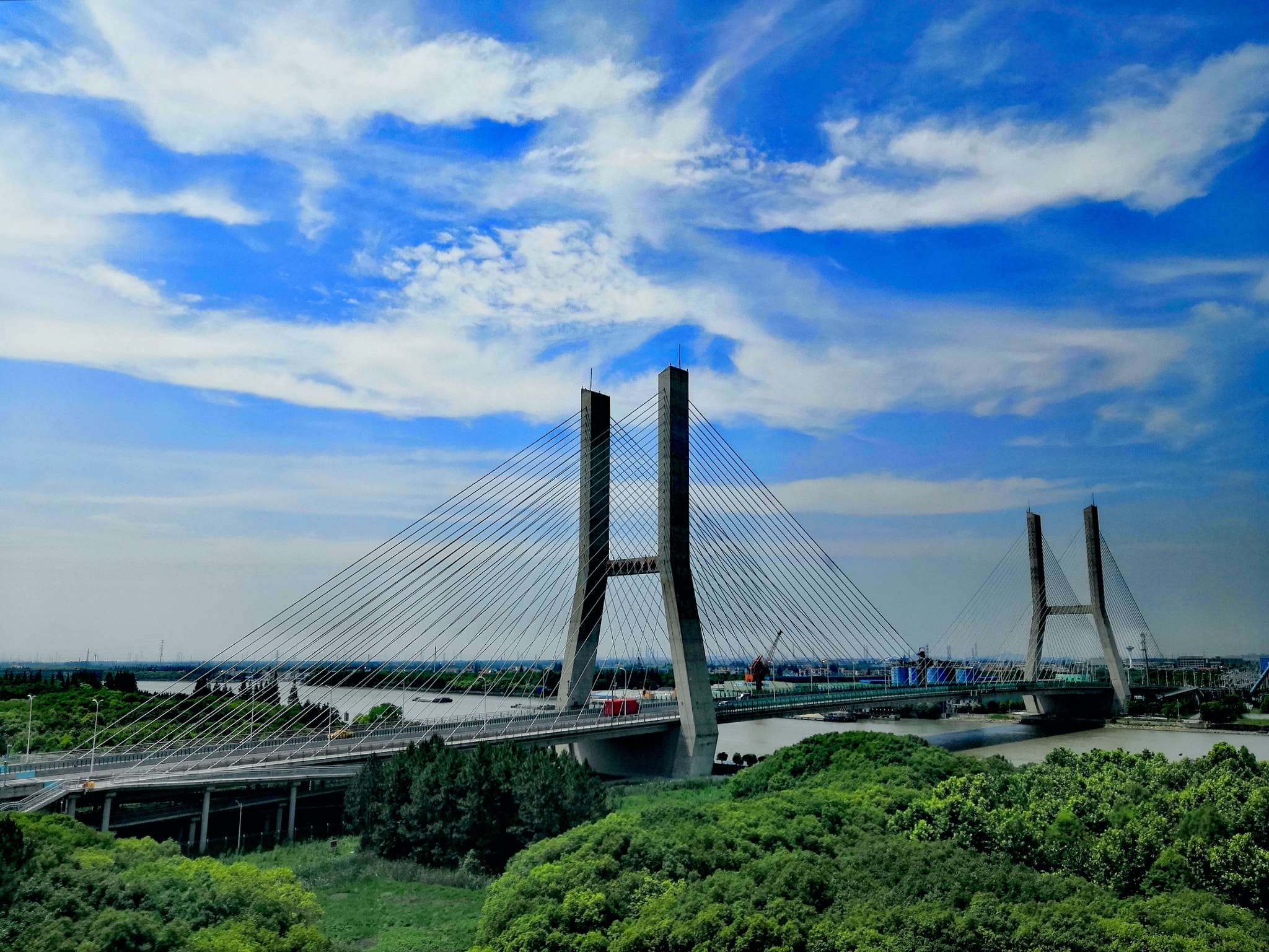 HUAWEI Honor 10 sample photo. A bridge on the huangpu river photography