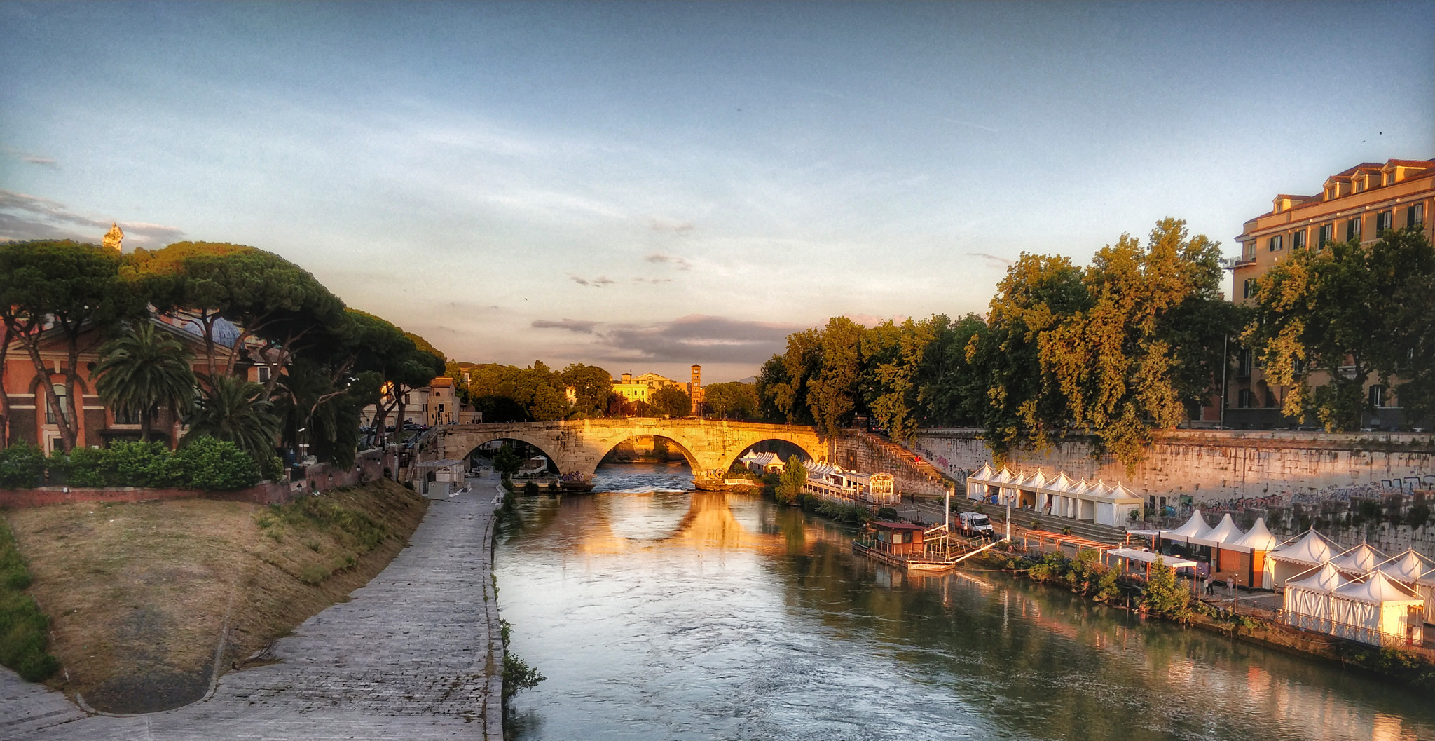OnePlus 5T sample photo. Tevere's bridge photography
