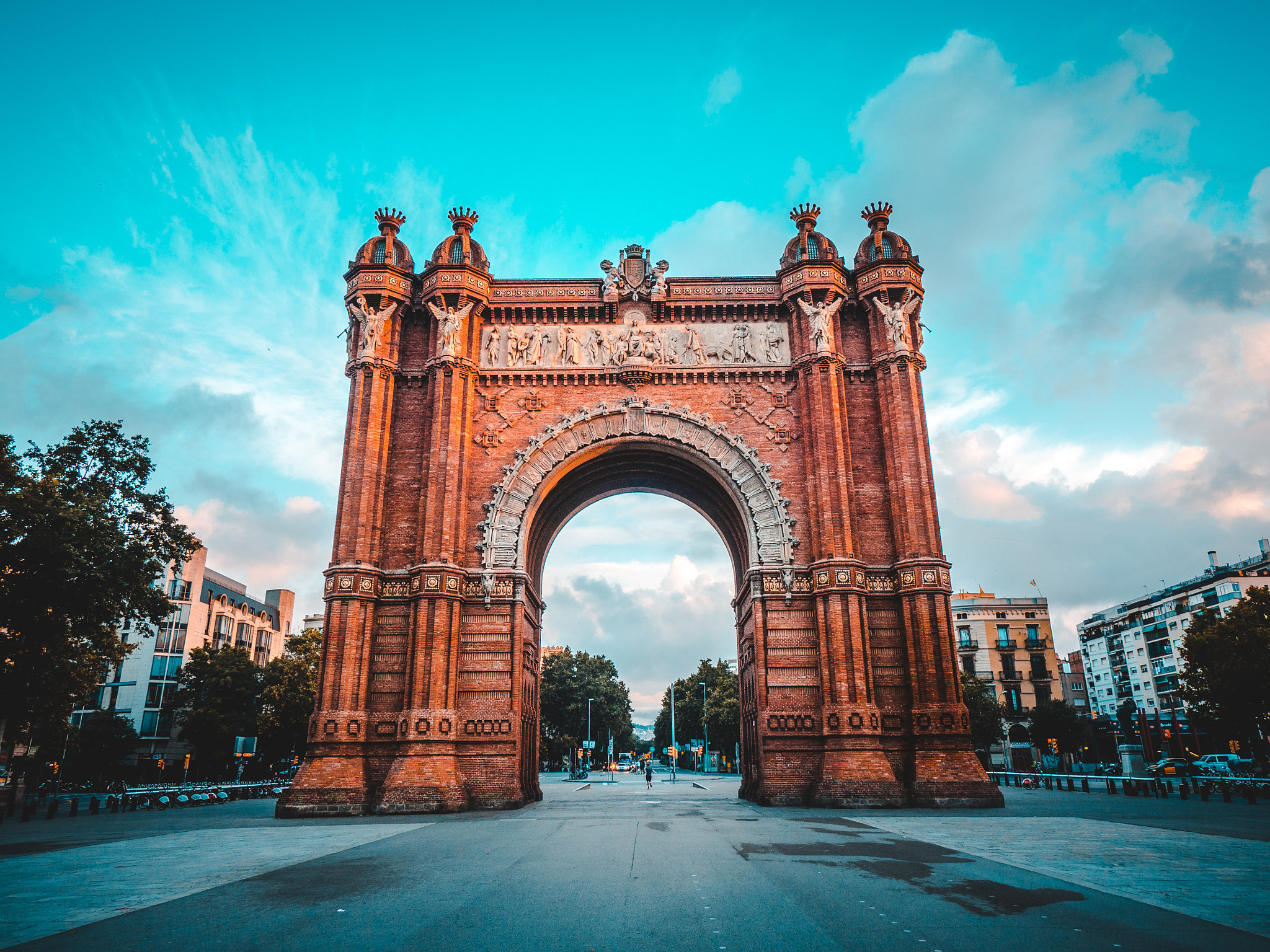 Olympus OM-D E-M10 III sample photo. Arc de triomf barcelona photography