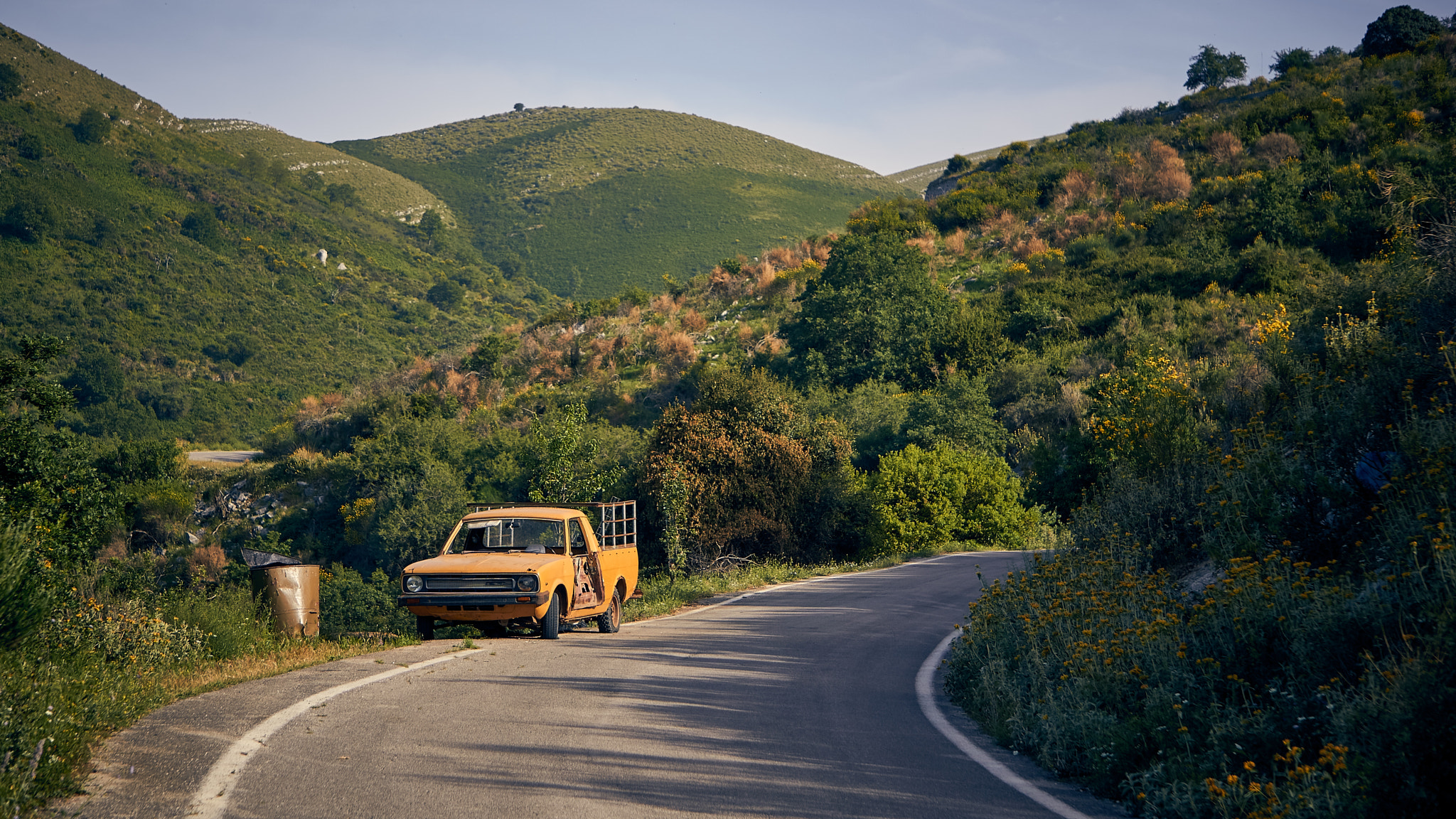 Sony a5100 sample photo. Abandoned car photography