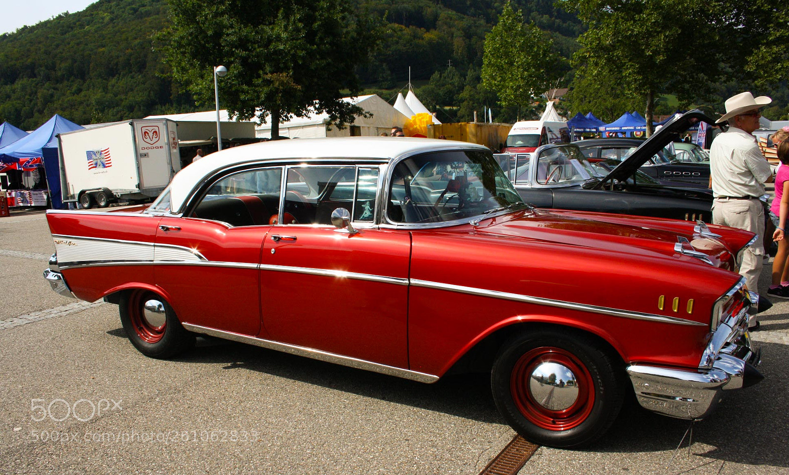 Canon EOS 1000D (EOS Digital Rebel XS / EOS Kiss F) sample photo. 1957 red chevrolet belair photography