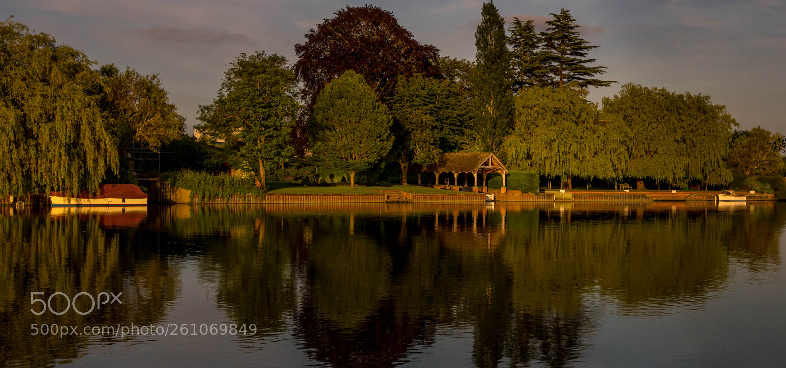 Canon EOS 5D Mark IV sample photo. Hambleden lock photography