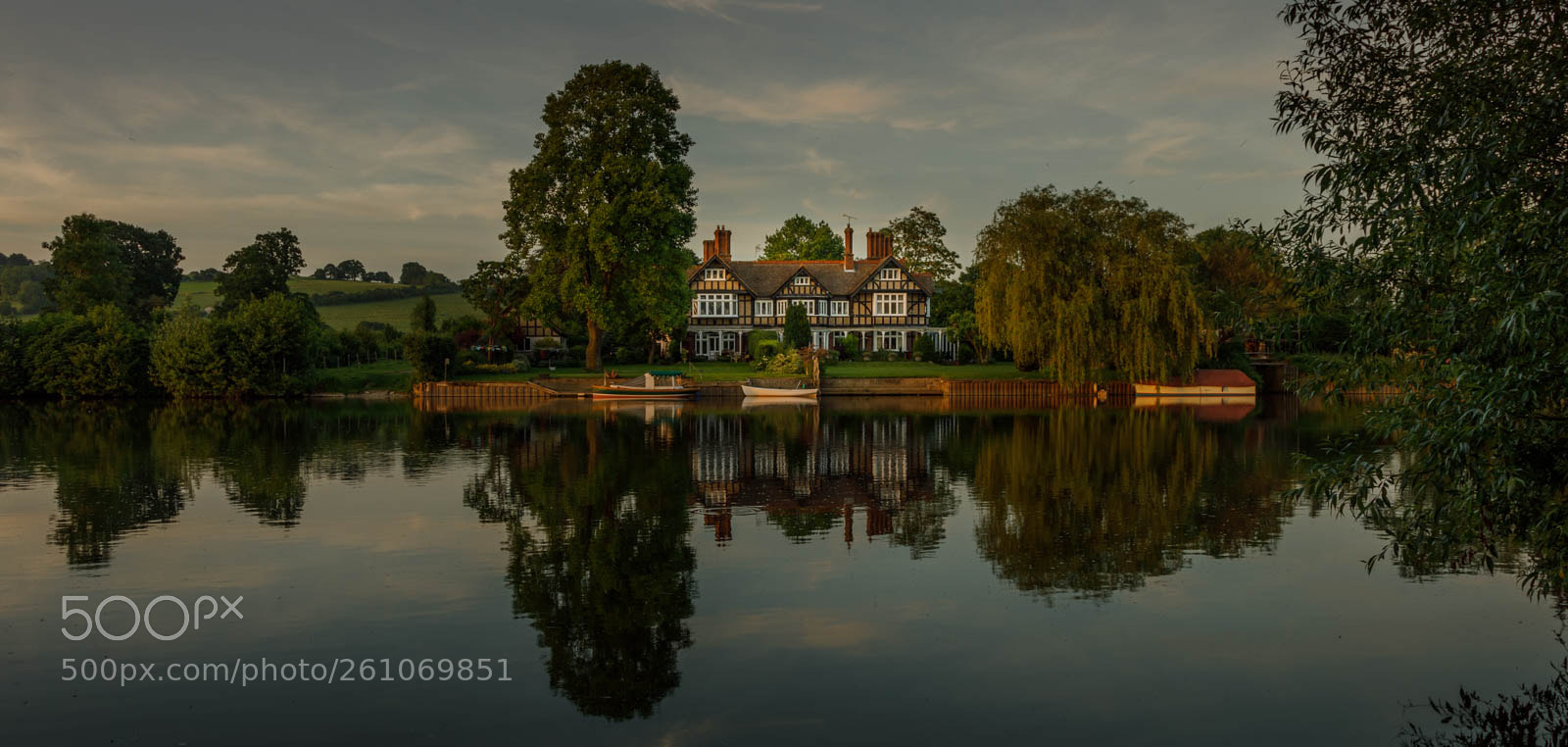 Canon EOS 5D Mark IV sample photo. Hambleden lock area photography