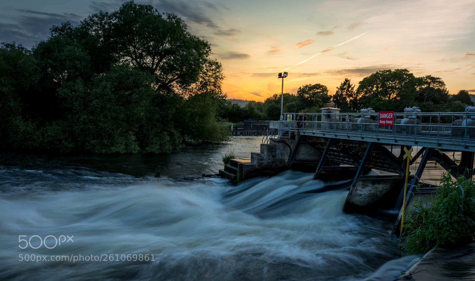 Canon EOS 5D Mark IV sample photo. Hambleden lock weir photography