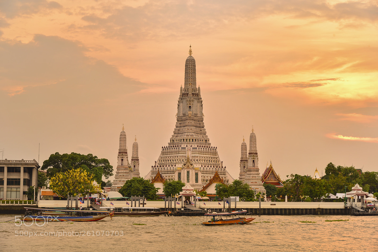 Nikon D800 sample photo. Wat arunratchawararam temple photography