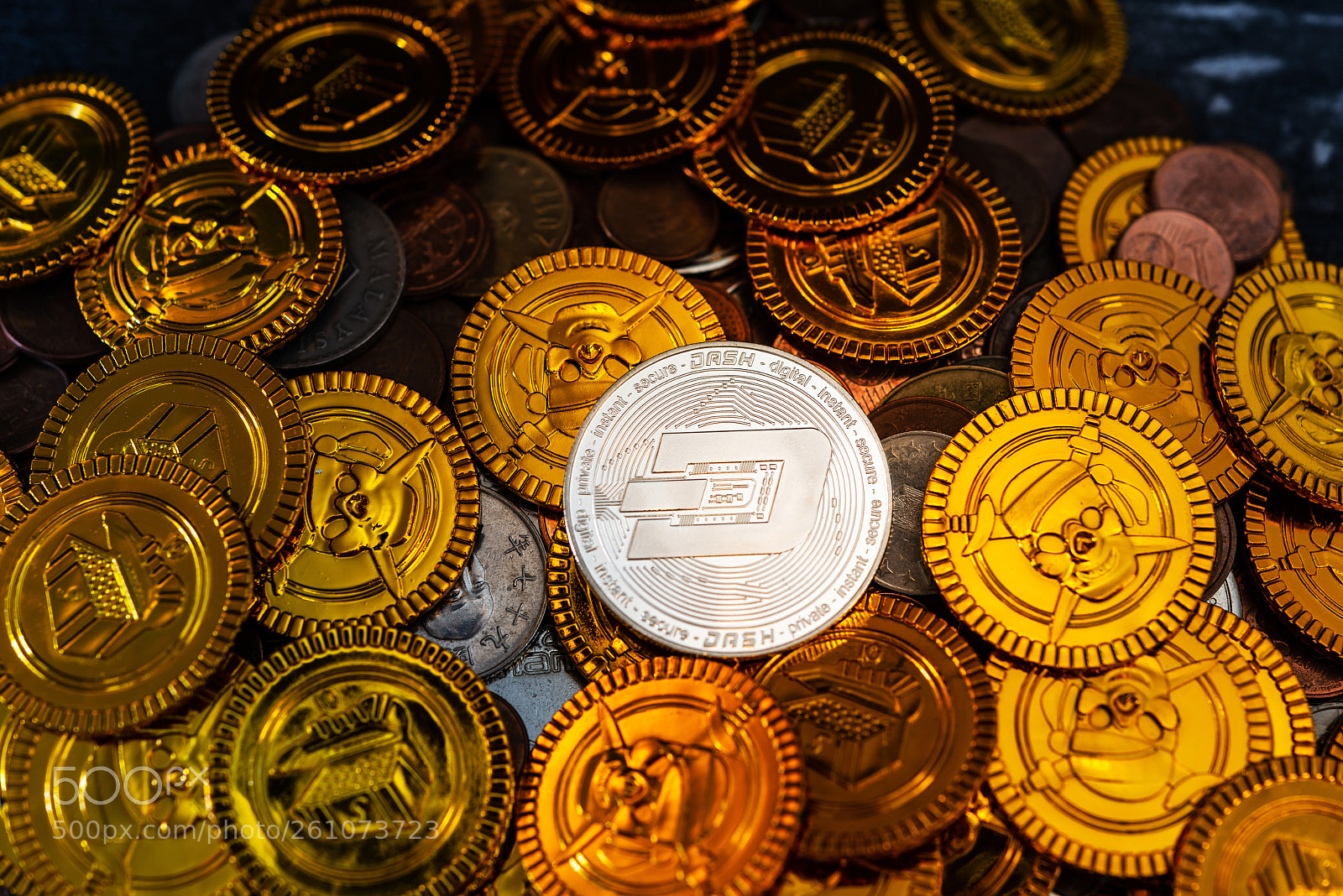 Nikon D800 sample photo. Golden dash coin and photography