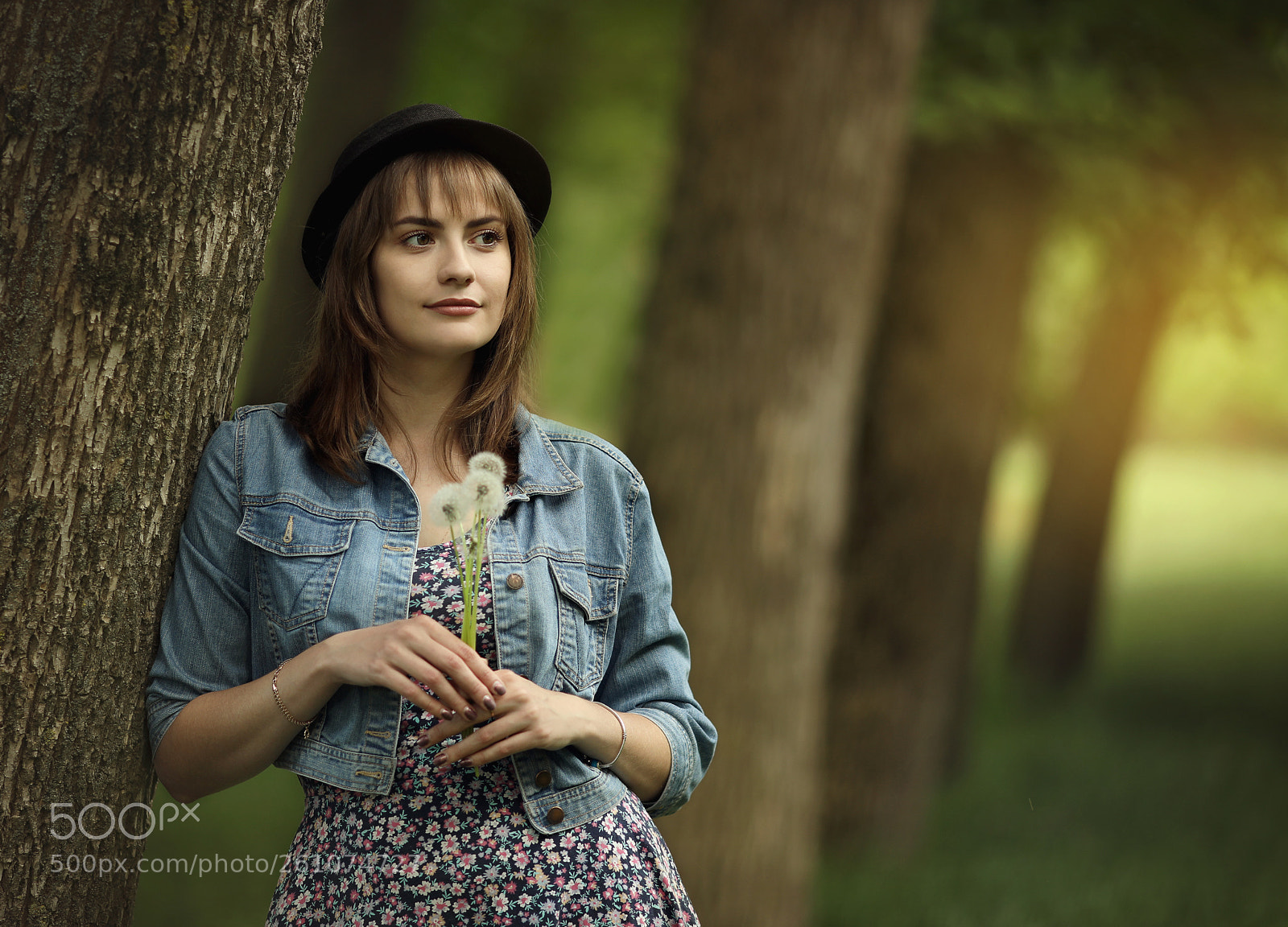 Canon EOS 5D Mark IV sample photo. Girl in the forest. photography