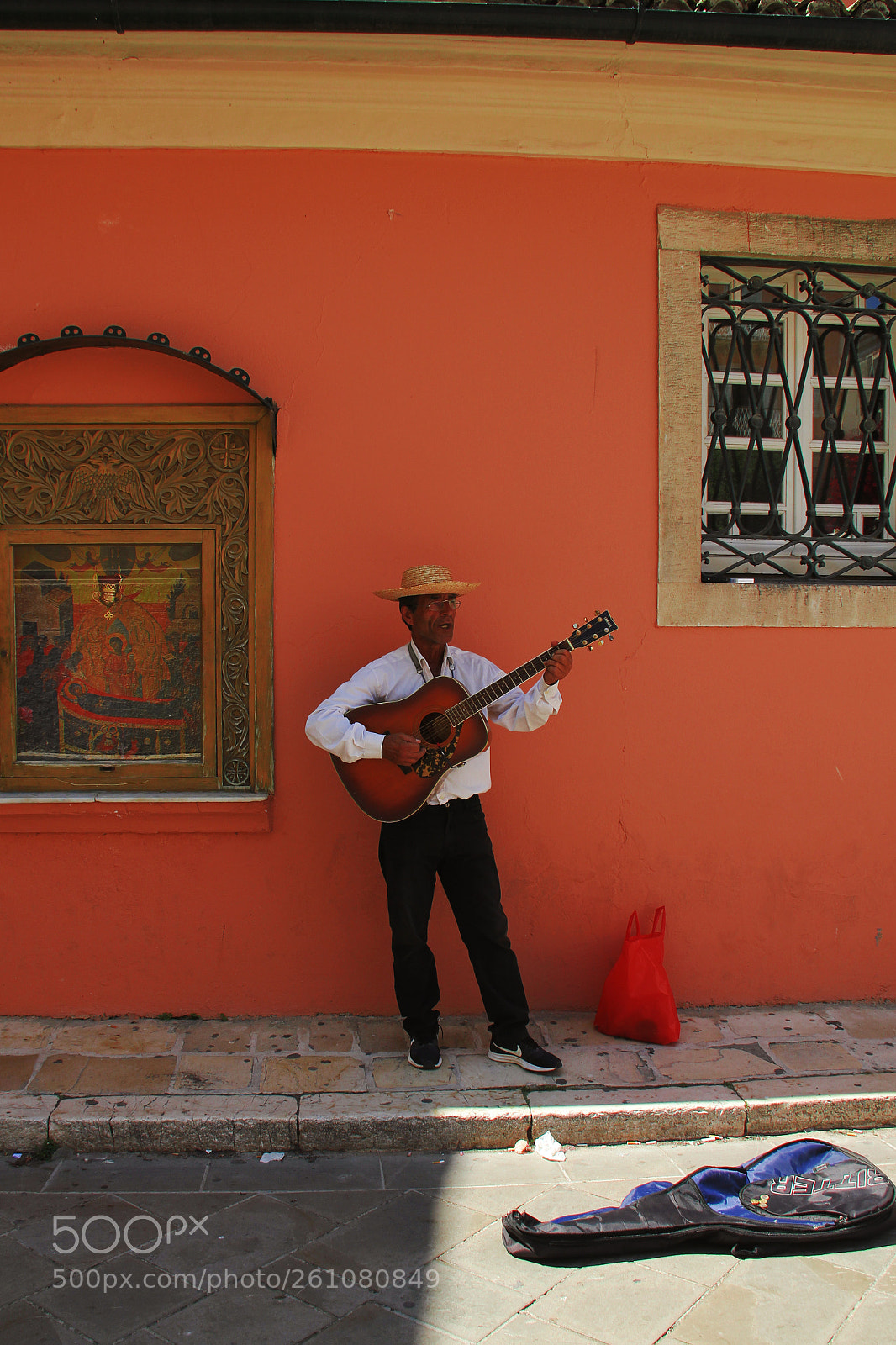 Canon EOS 550D (EOS Rebel T2i / EOS Kiss X4) sample photo. Guitarist photography