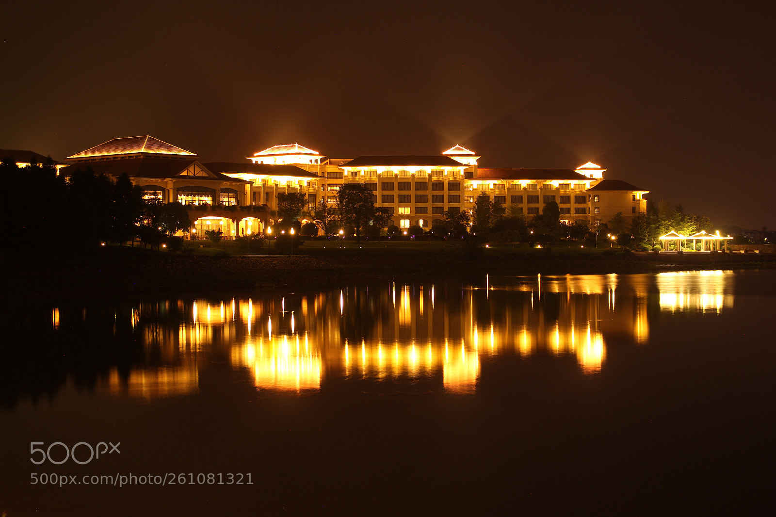 Canon EOS 60D sample photo. Hotel on the lake  photography