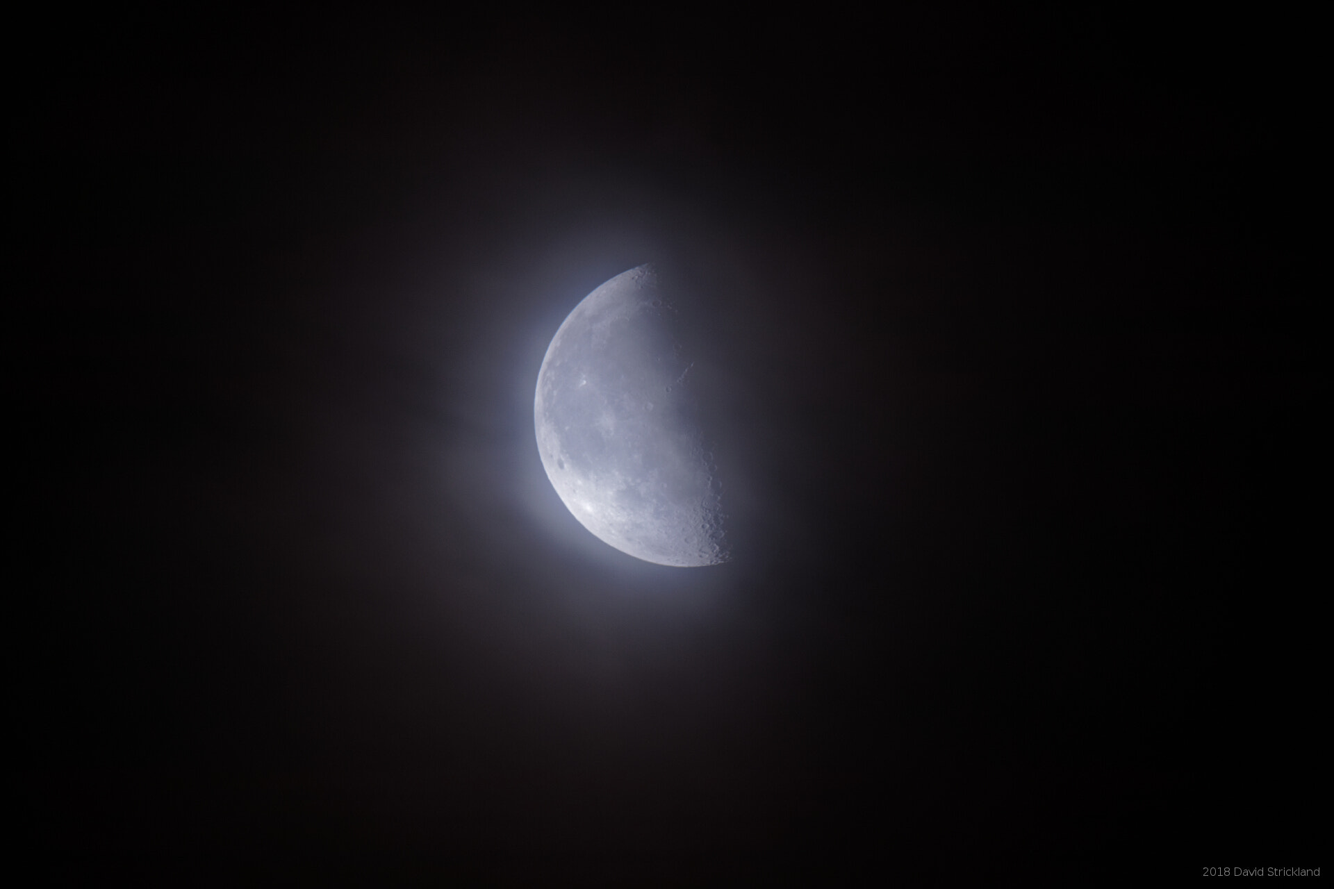 Canon EOS 800D (EOS Rebel T7i / EOS Kiss X9i) + Canon EF 100-400mm F4.5-5.6L IS II USM sample photo. Ethereal moon photography