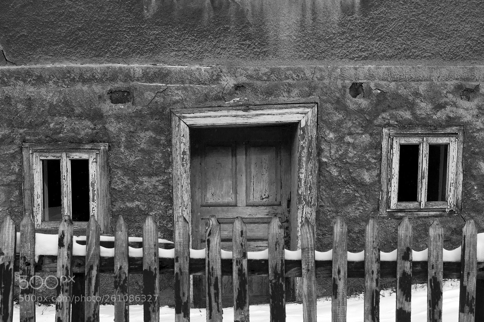 Canon EOS 600D (Rebel EOS T3i / EOS Kiss X5) sample photo. Abandoned house at the photography