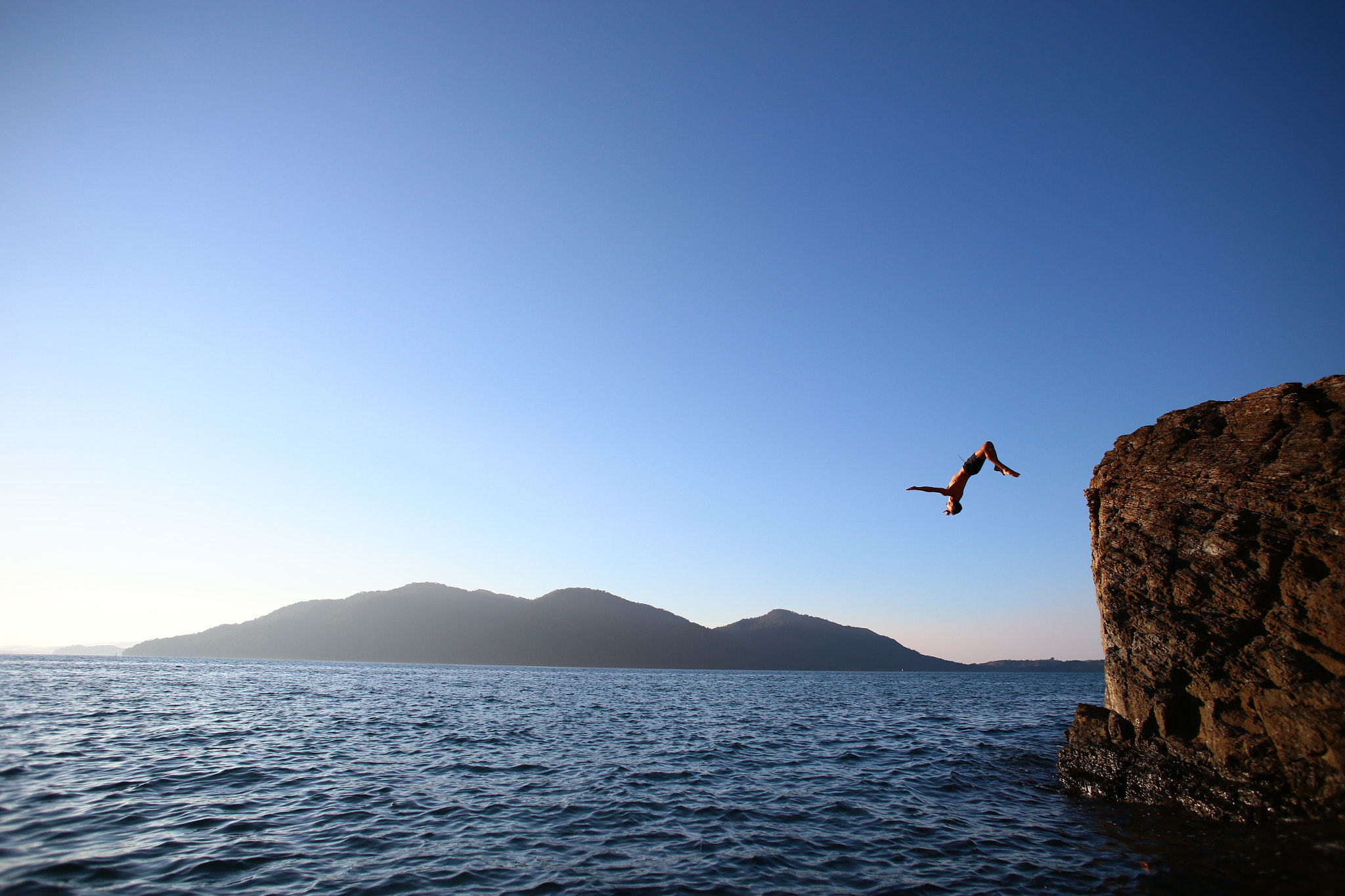 Canon EOS 6D + Canon EF 20mm F2.8 USM sample photo. Fly with a view photography