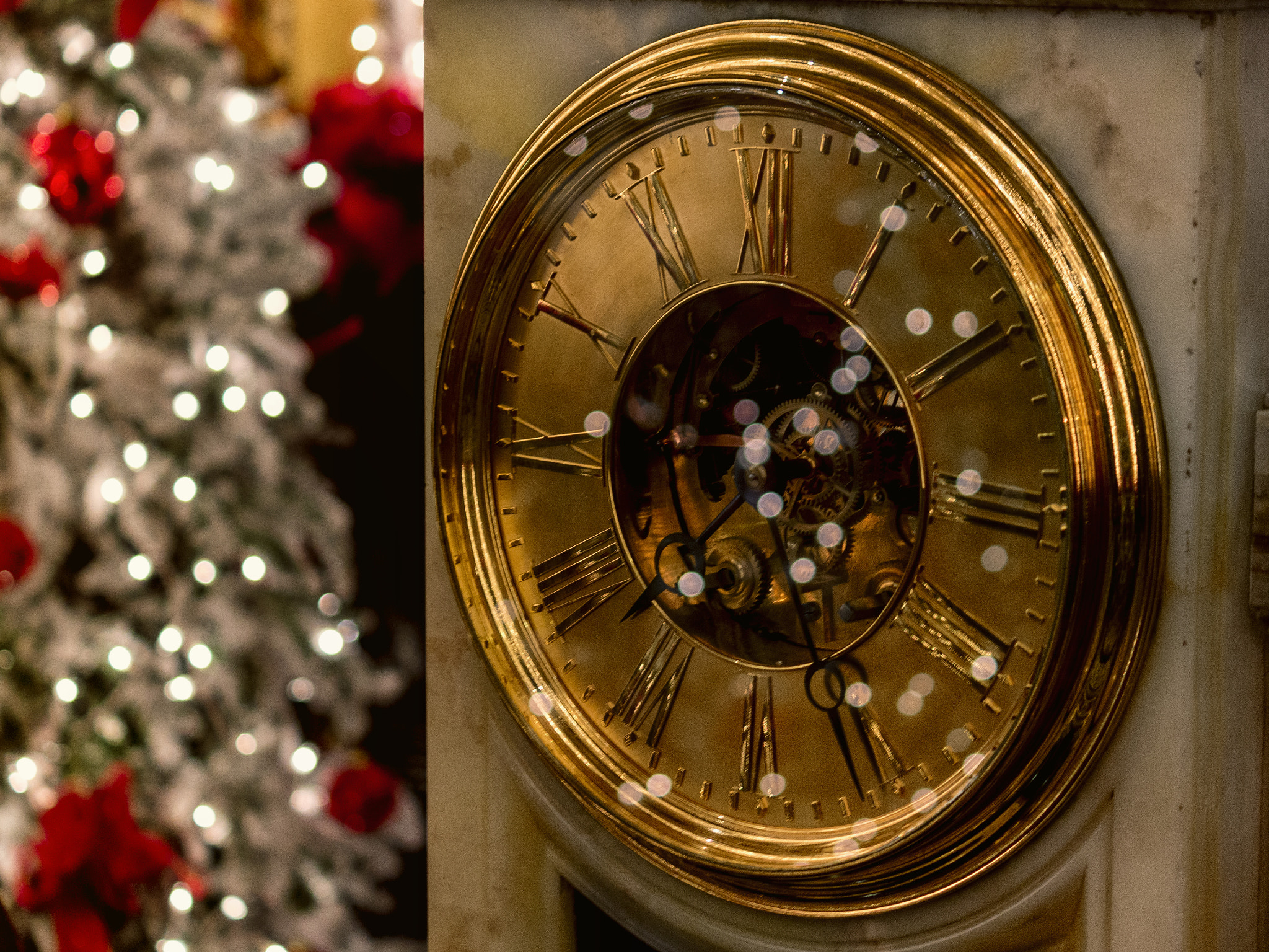 Canon EOS 100D (EOS Rebel SL1 / EOS Kiss X7) sample photo. Clock photography