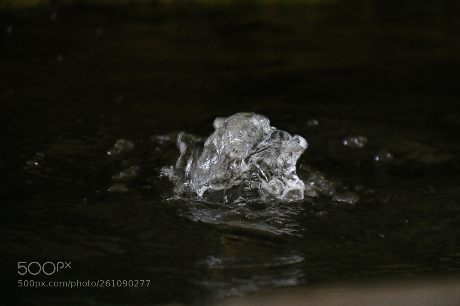 Canon EF-S 18-200mm F3.5-5.6 IS sample photo. Water fountain photography