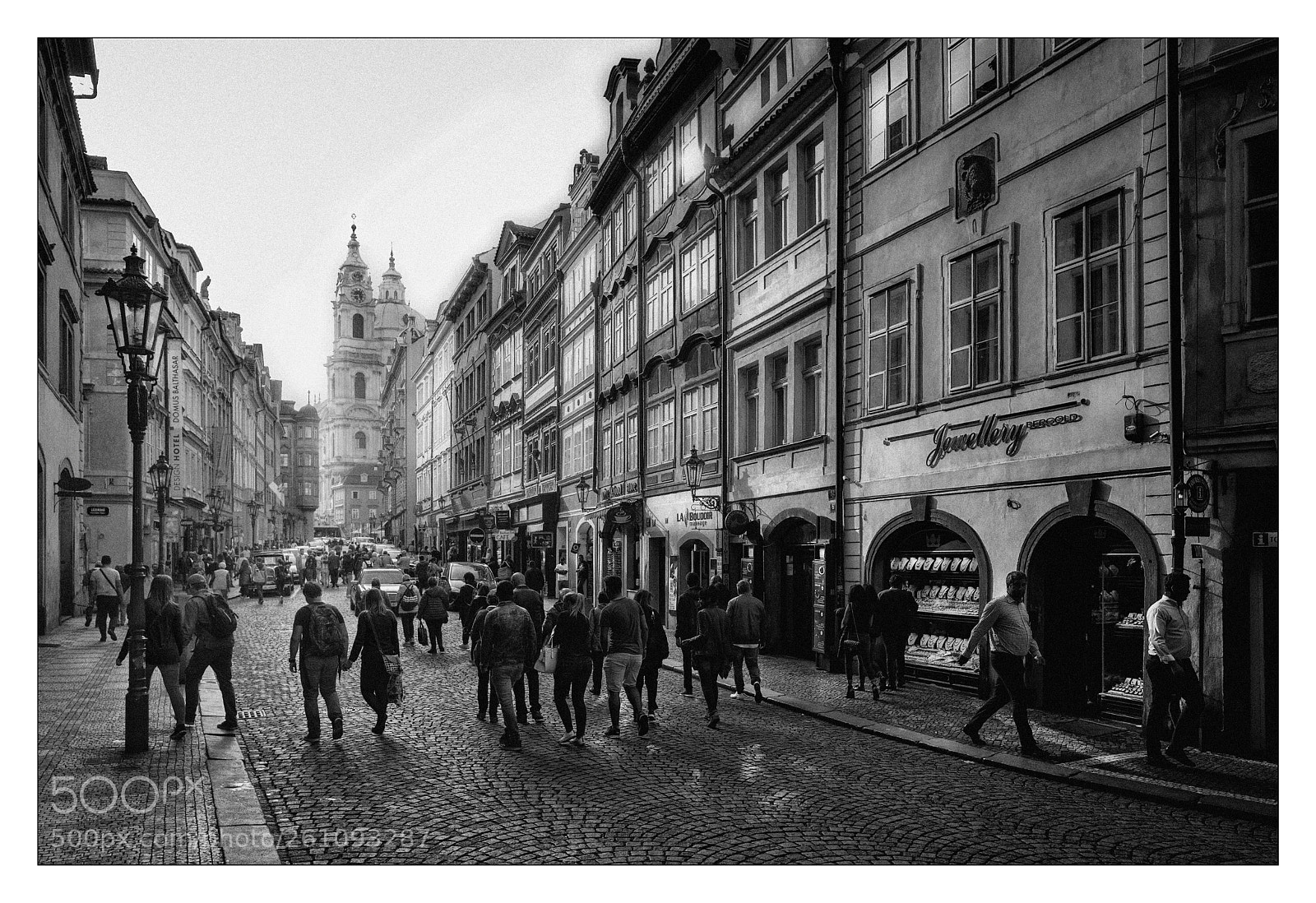 Leica Q (Typ 116) sample photo. Caminando por praga photography