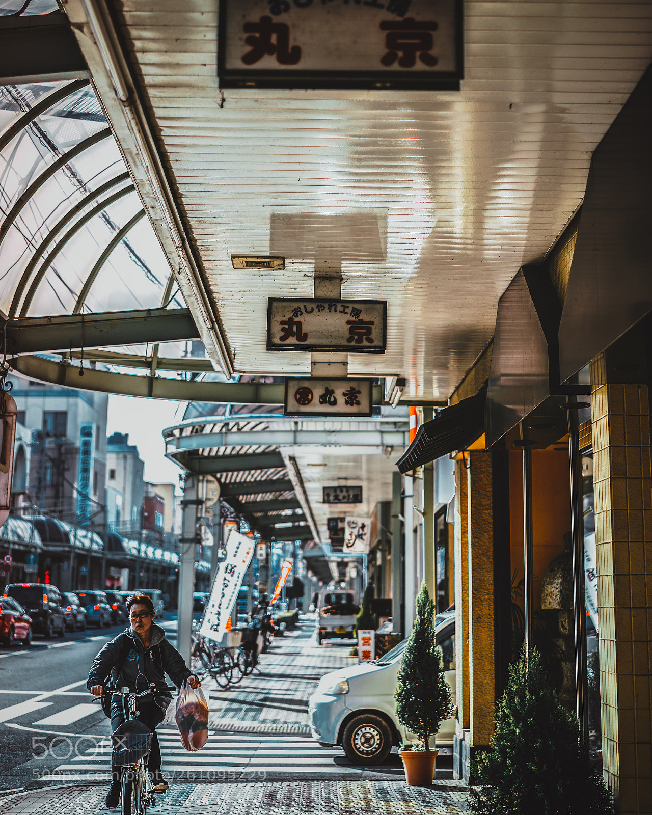 Sony a7 II sample photo. Woman carrying photography